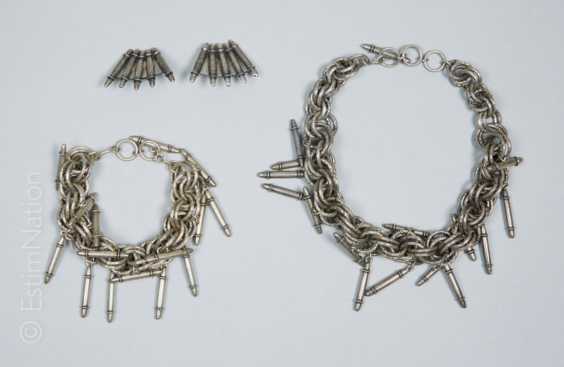 CHLOE PARURE en métal argenté patiné composé d'anneaux comprenant un collier, un&hellip;