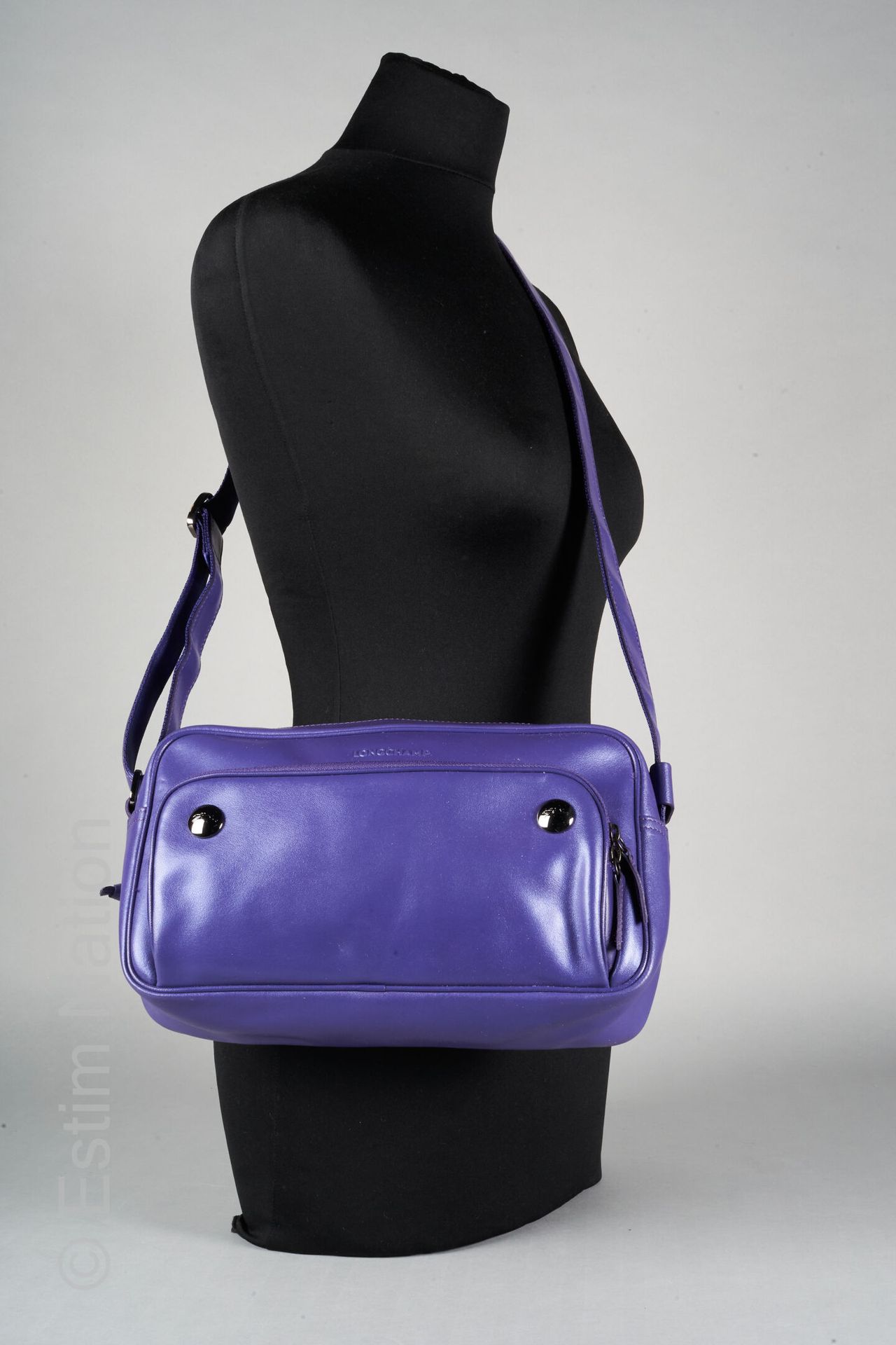 LONGCHAMP Rechteckige Umhängetasche aus violettem Leder mit verstellbarem Schult&hellip;