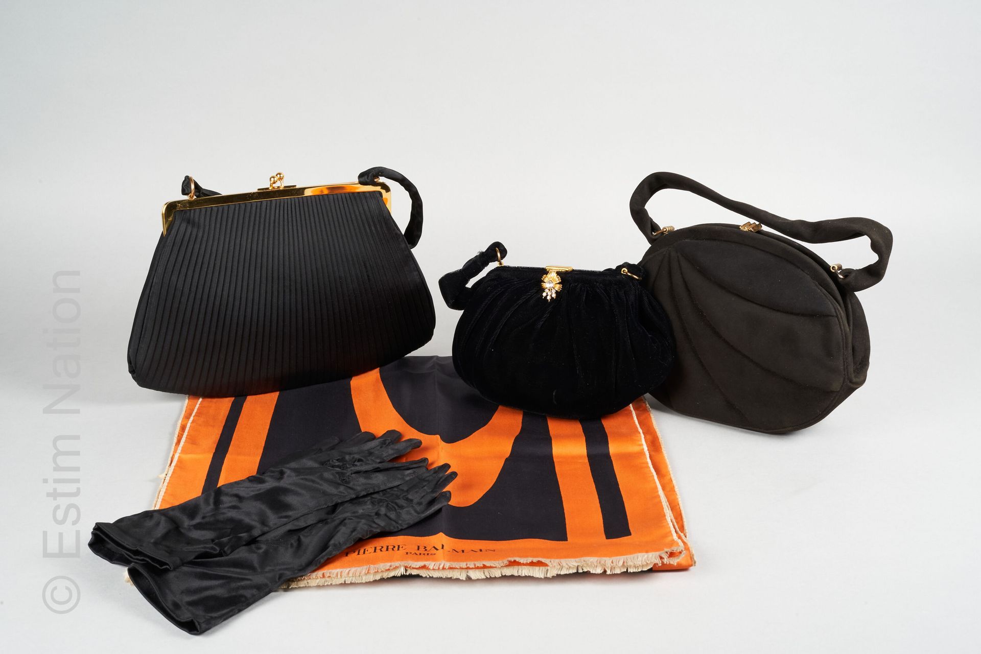 ANONYME VINTAGE CIRCA 1950/60 SMALL BAG in black reindeer, MINAUDIERE in fancy v&hellip;