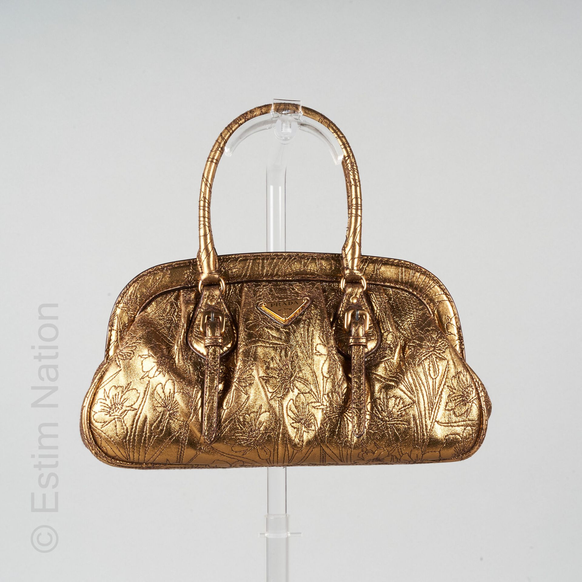 PRADA (2006) PETIT SAC en cuir métallisé bronze surpiqué d'un motif floral, deux&hellip;
