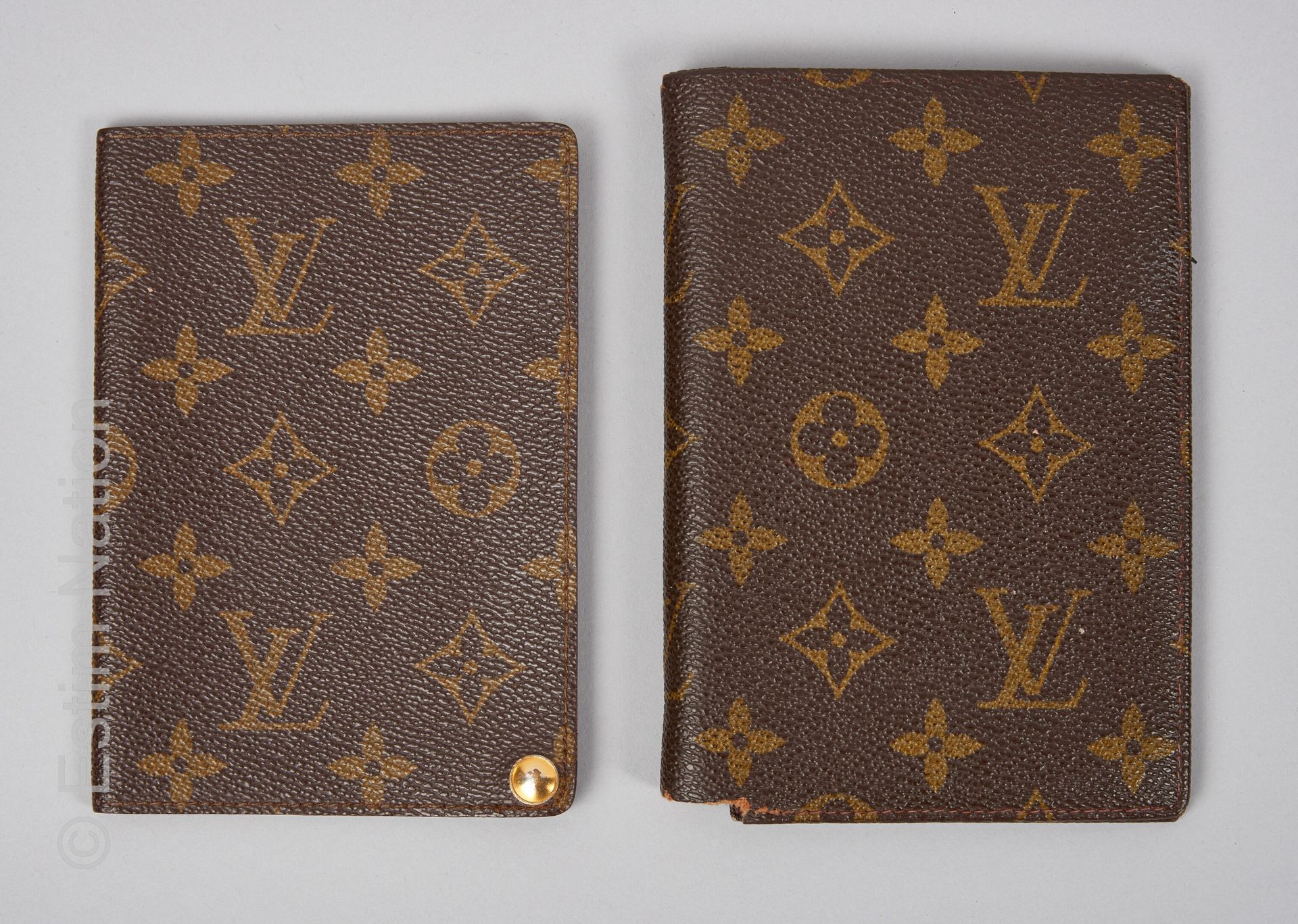 LOUIS VUITTON CIRCA 1975 
Monogram帆布和巧克力色皮革口袋，用于放置地址簿(15 x 10.3 cm)，文件袋，有五张Monog&hellip;