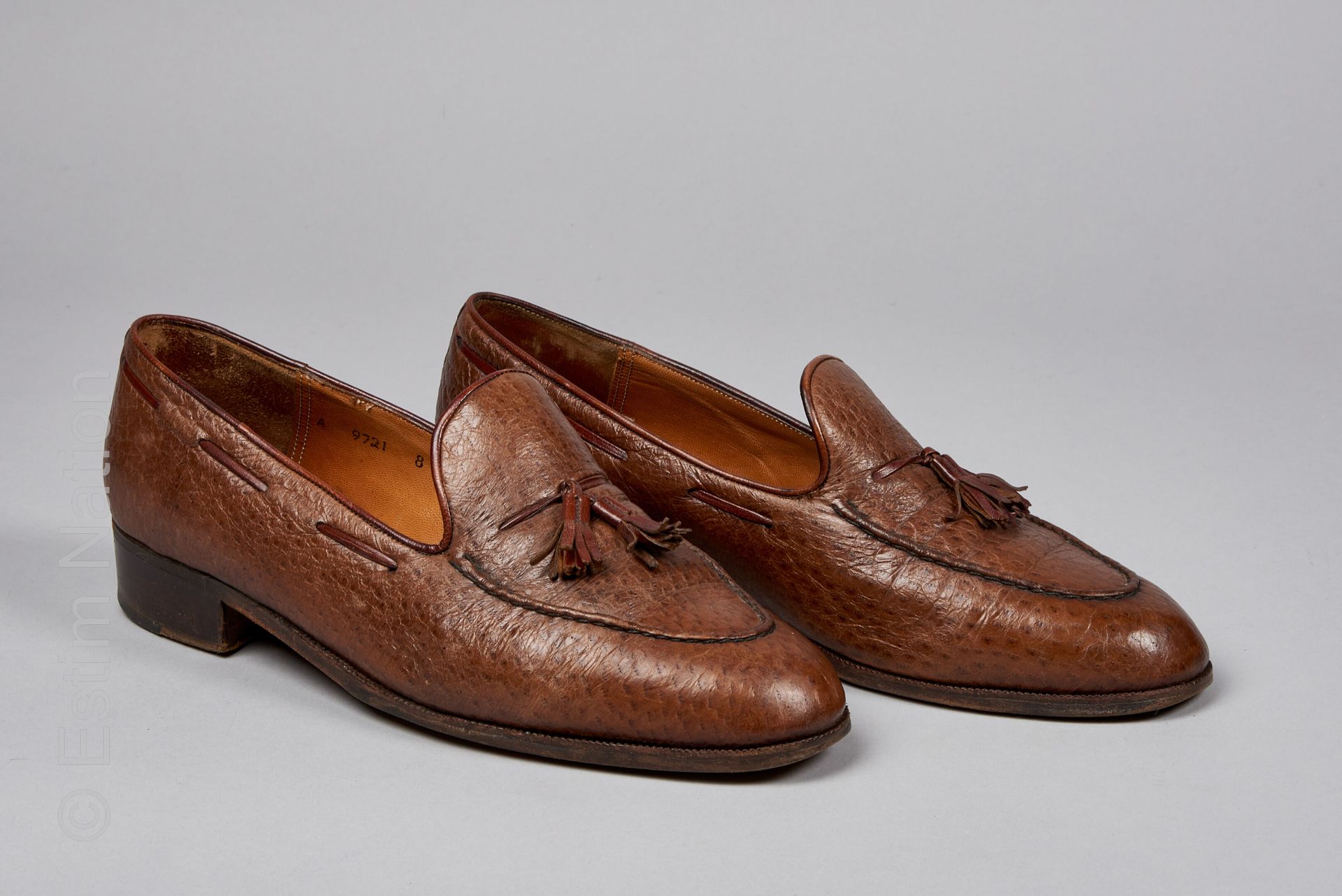 CAREL CIRCA 1970 一对带流苏的山雀皮鞋（P8或大约P43）（有轻微使用痕迹）