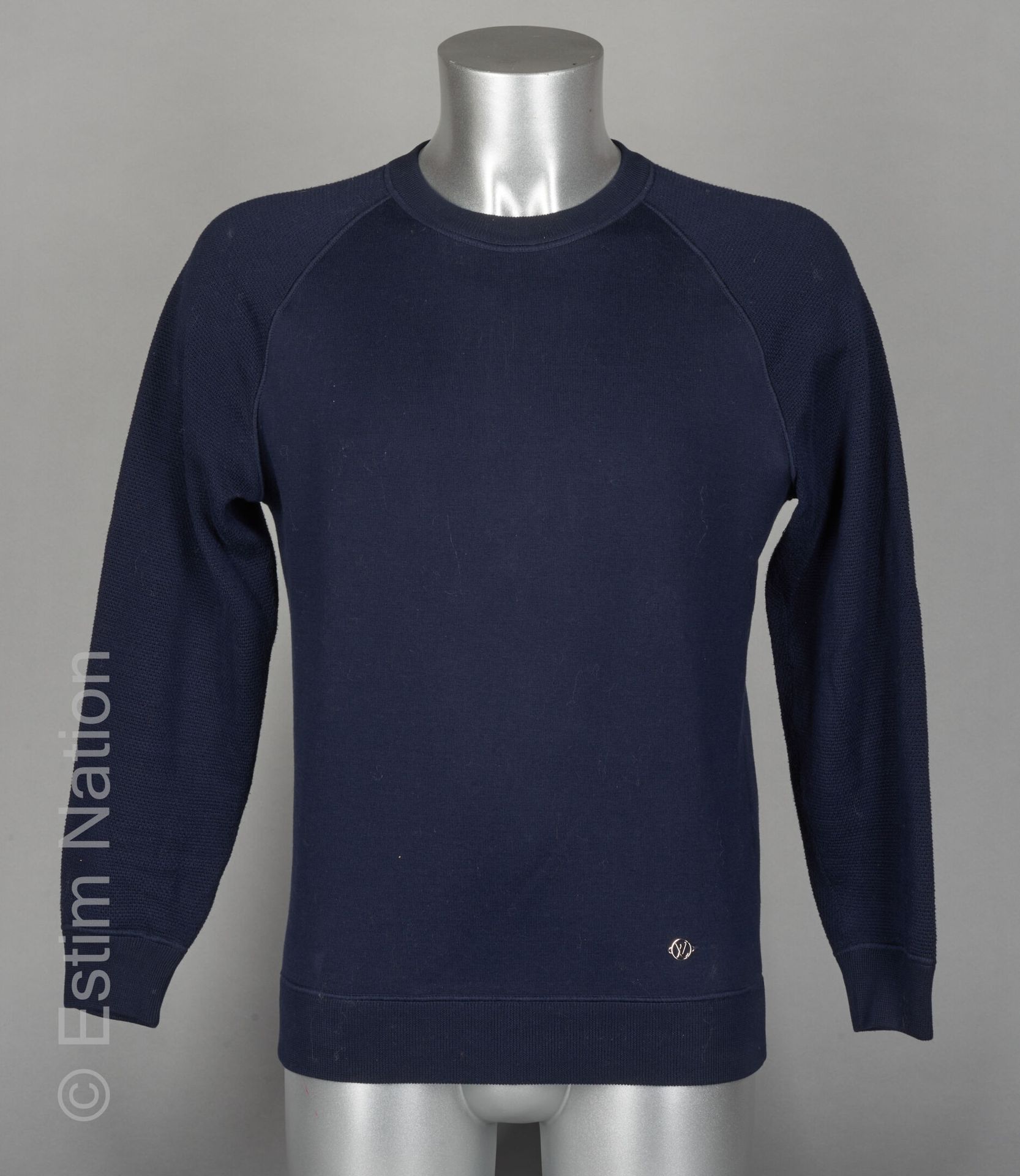 LOUIS VUITTON SWEATER en coton et laine mélangés marine, manches façon tricot, s&hellip;