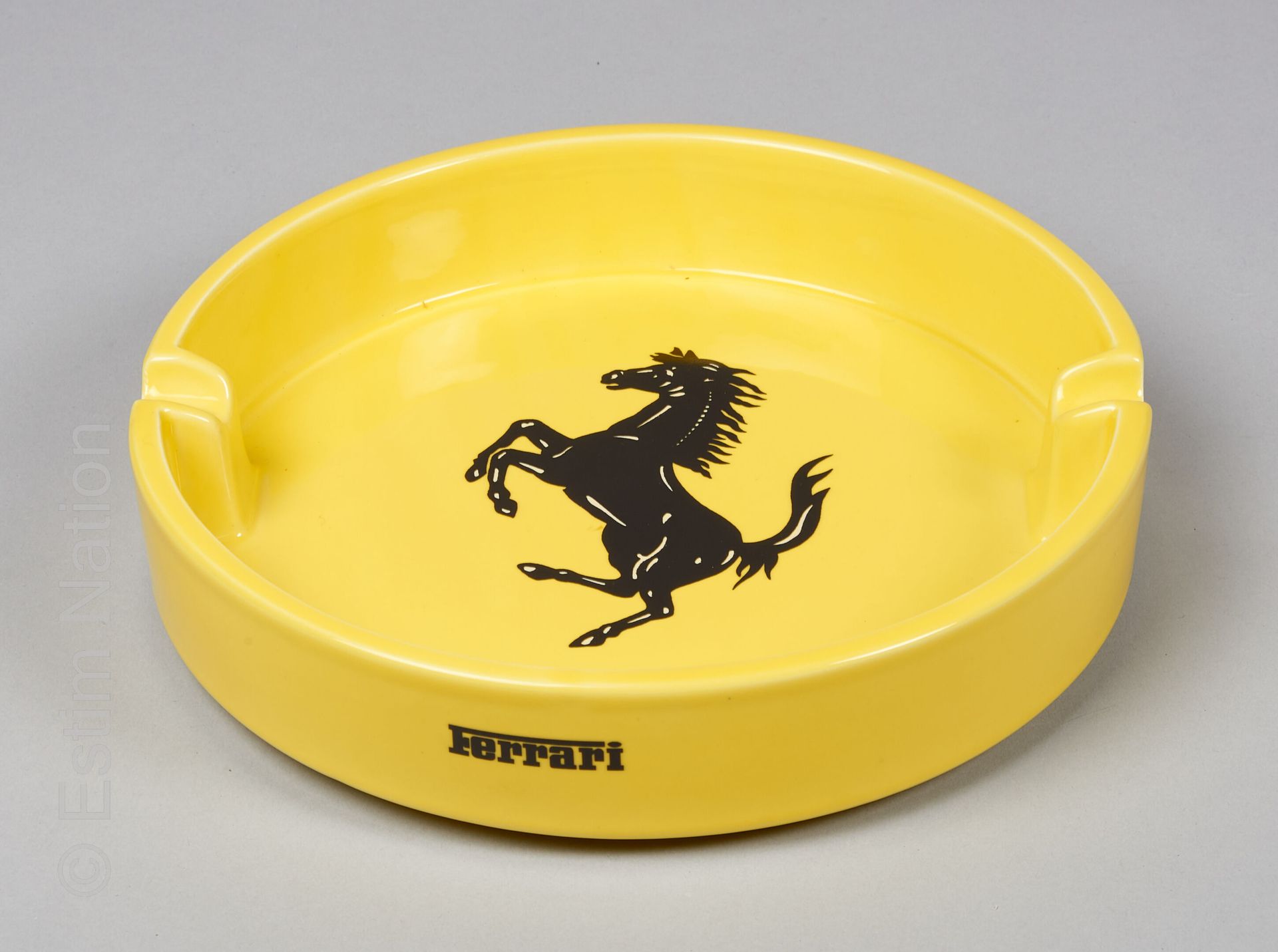 BITOSSI POUR FERRARI vintage 重要的烟灰缸，黄色和黑色的陶瓷，有标志装饰（直径：24厘米）