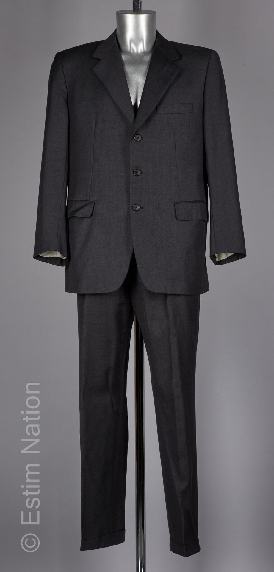 NINA RICCI LIGNE RICCI CLUB 150年代黑灰色羊毛套装，带三个口袋的外套，长裤（S 52）。