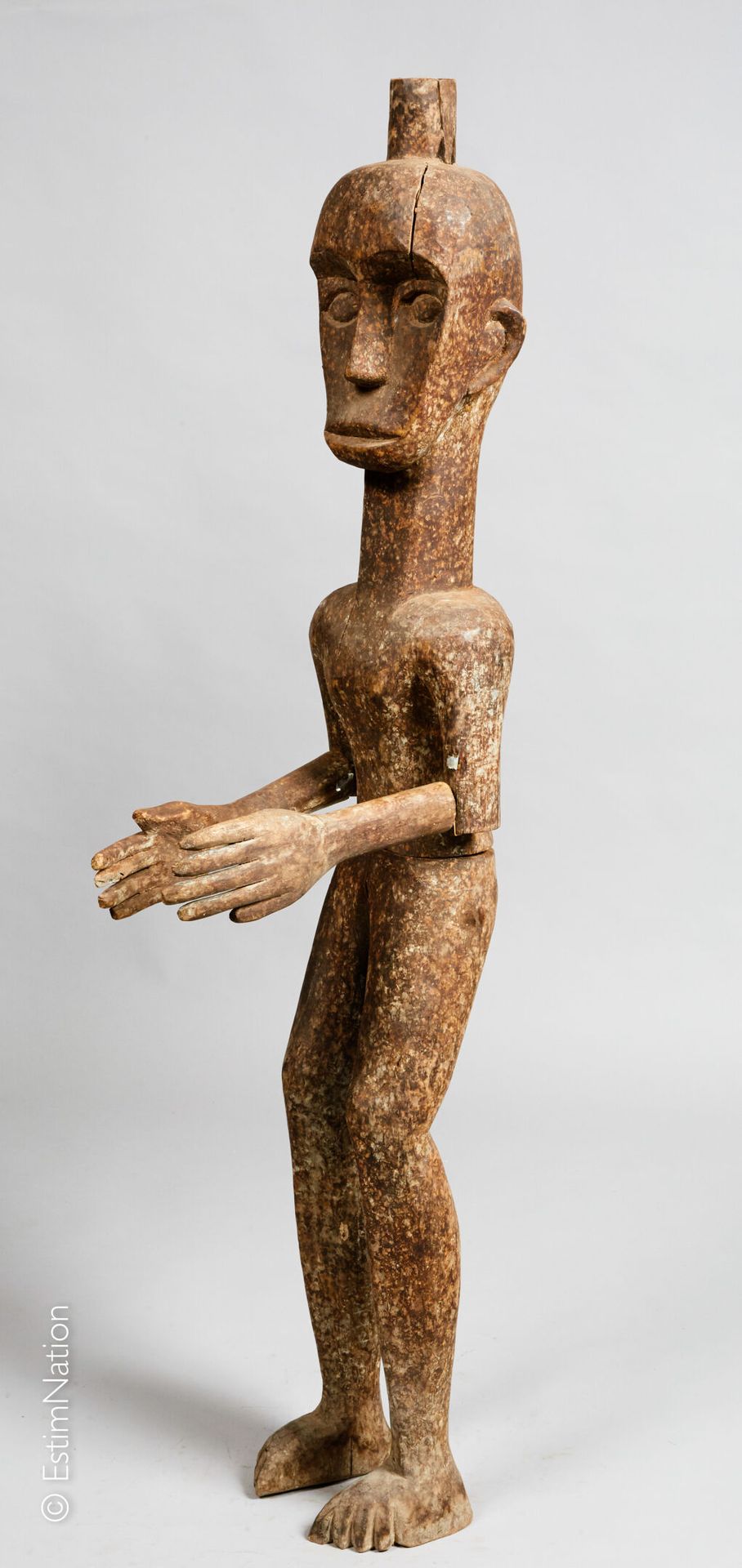 SULAWESI - TORAJA 苏拉威西 - 托拉贾



木雕和天然颜料中的陶陶，表现了一个站立的人，他的手臂向前弯曲

由四个元素（半身、下肢和手臂）组&hellip;