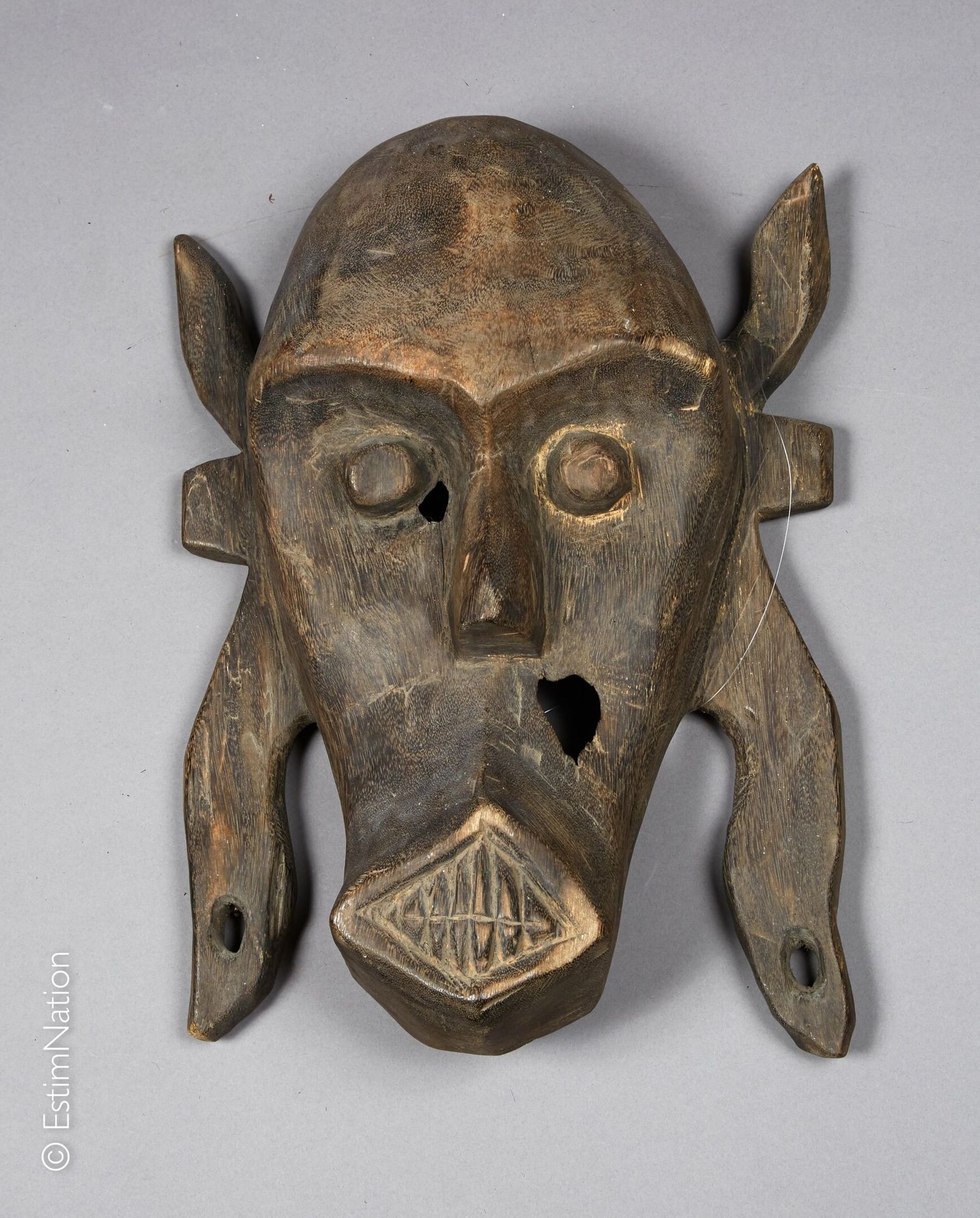 BORNEO KALIMANTAN - DAYAK 婆罗洲加里曼丹岛--达雅克人



异国情调的木雕面具，嘴巴张开，牙齿清晰可见。



高度：52厘米 - &hellip;