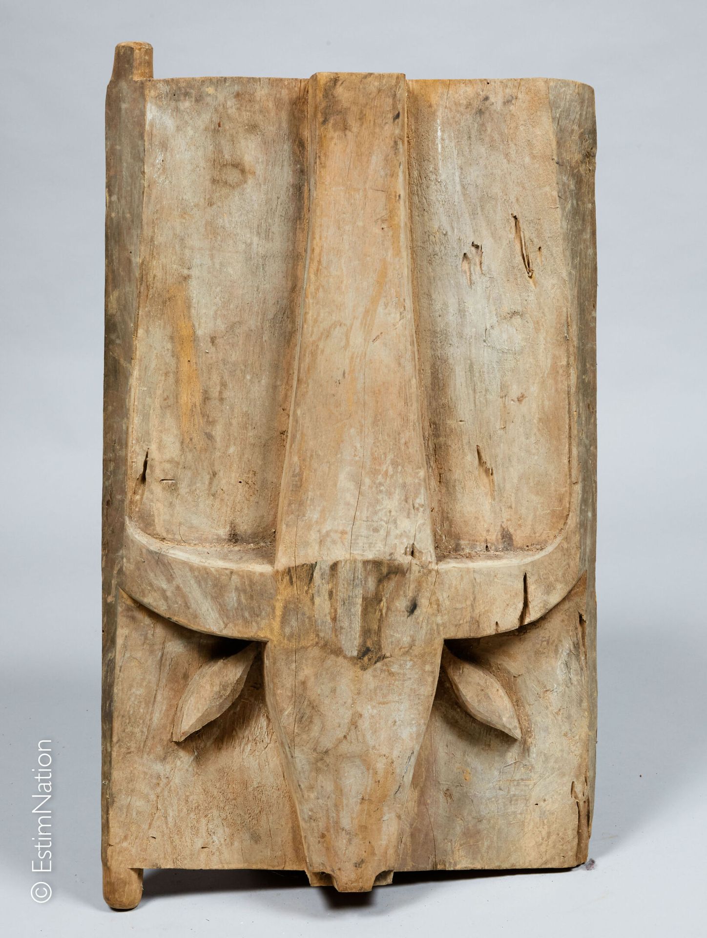 BORNEO, KALIMANTAN BORNEO, KALIMANTAN



Porte de grenier à riz en bois sculpté &hellip;