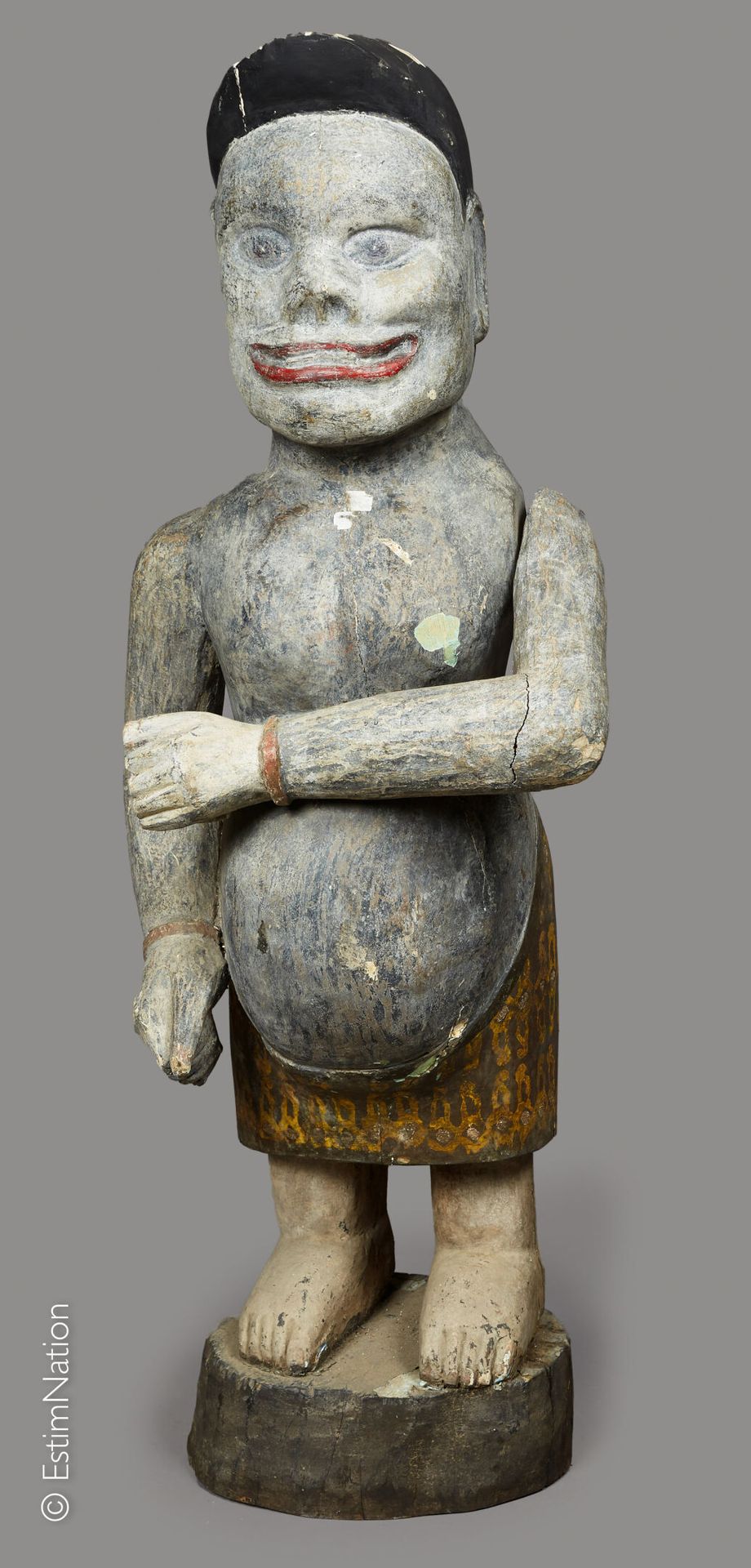 JAVA JAVA



Sculpture en bois sculpté et pigments naturels figurant une femme d&hellip;