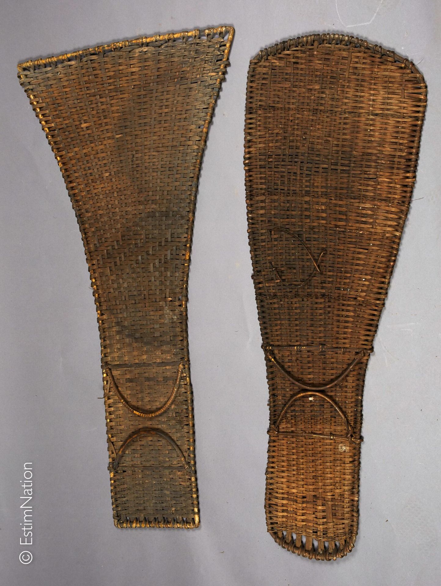 IRIAN JAYA - ASMAT 伊里安-贾亚-阿斯马特



两个编织的篮子盾牌。手柄在背面。



高度：124厘米 - 宽度：42和60厘米

 

&hellip;