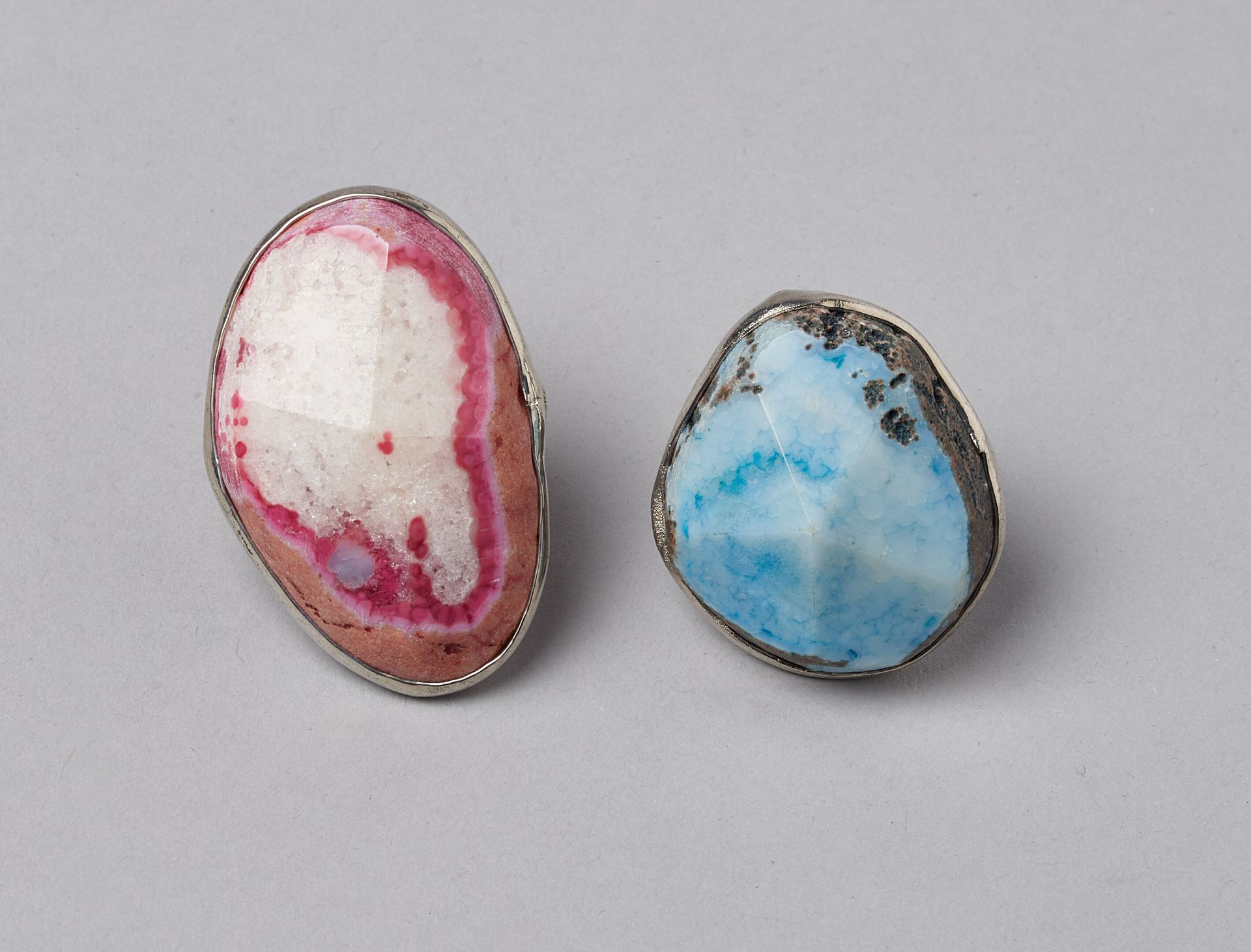 ANONYME DEUX BAGUES réglables en métal et agate brute bleue et rose (sans garant&hellip;