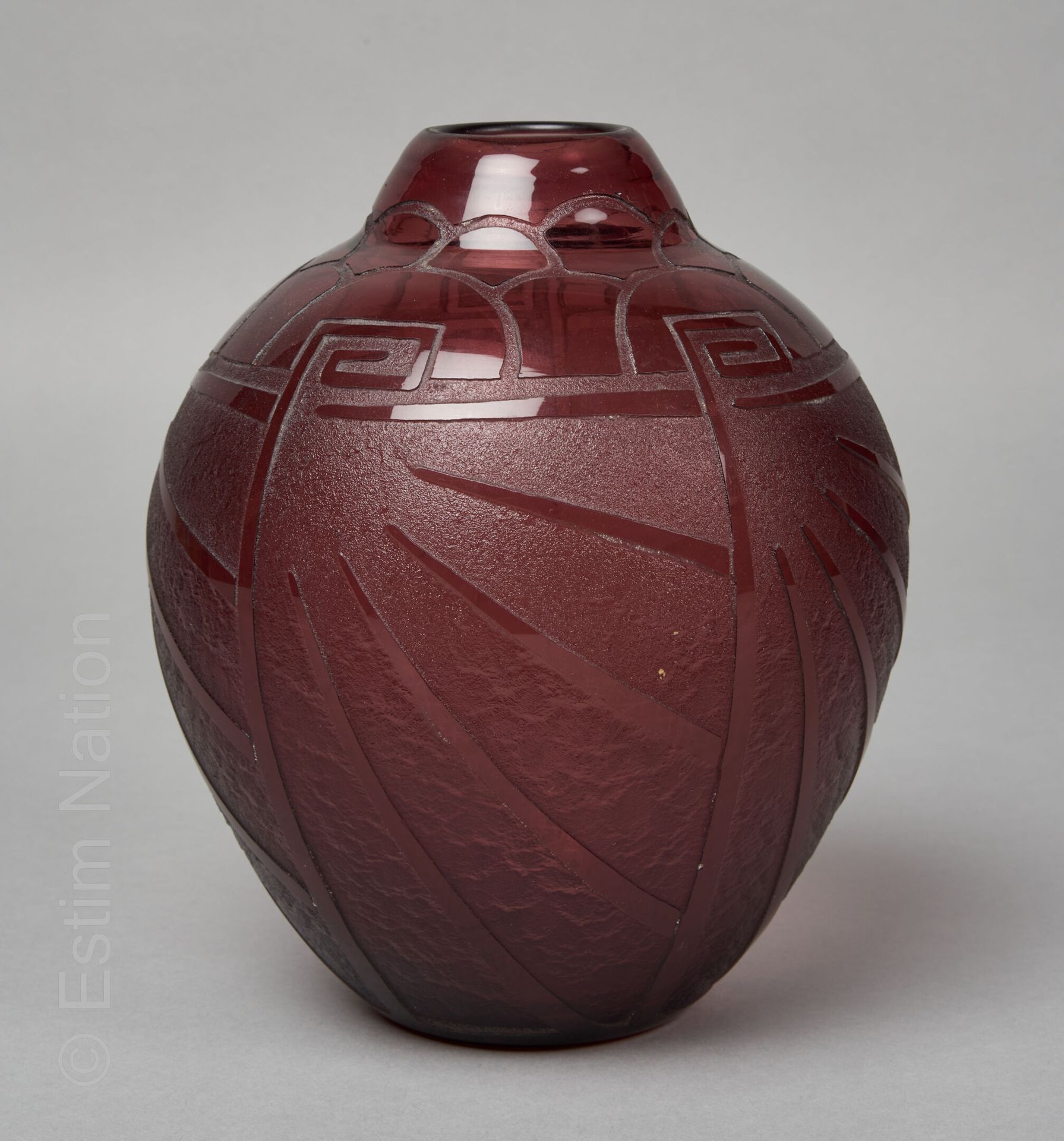 VERRERIE XXE SIECLE - SCHNEIDER SCHNEIDER

Vase ovoïde en verre à paraison prune&hellip;