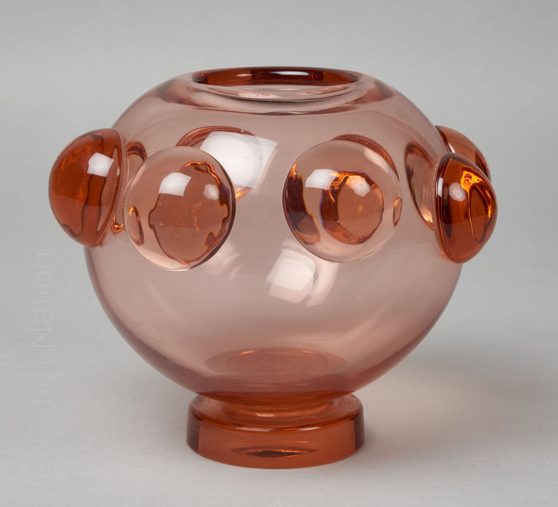 VERRERIE XXE SIECLE - SCHNEIDER SCHNEIDER

Vase boule en verre rose, la panse an&hellip;