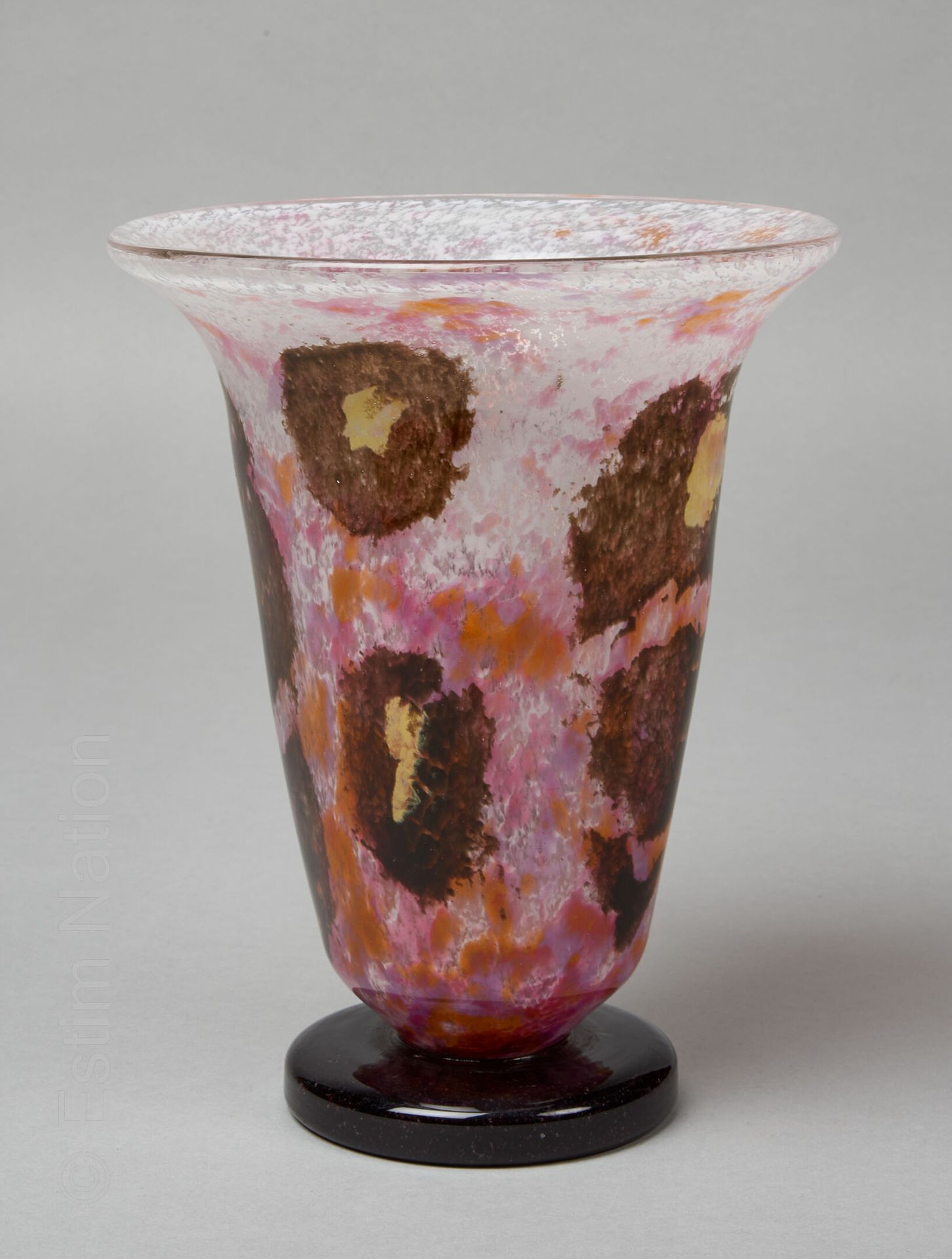 VERRERIE XXE SIECLE - SCHNEIDER SCHNEIDER

Vase cornet en verre à décor moucheté&hellip;