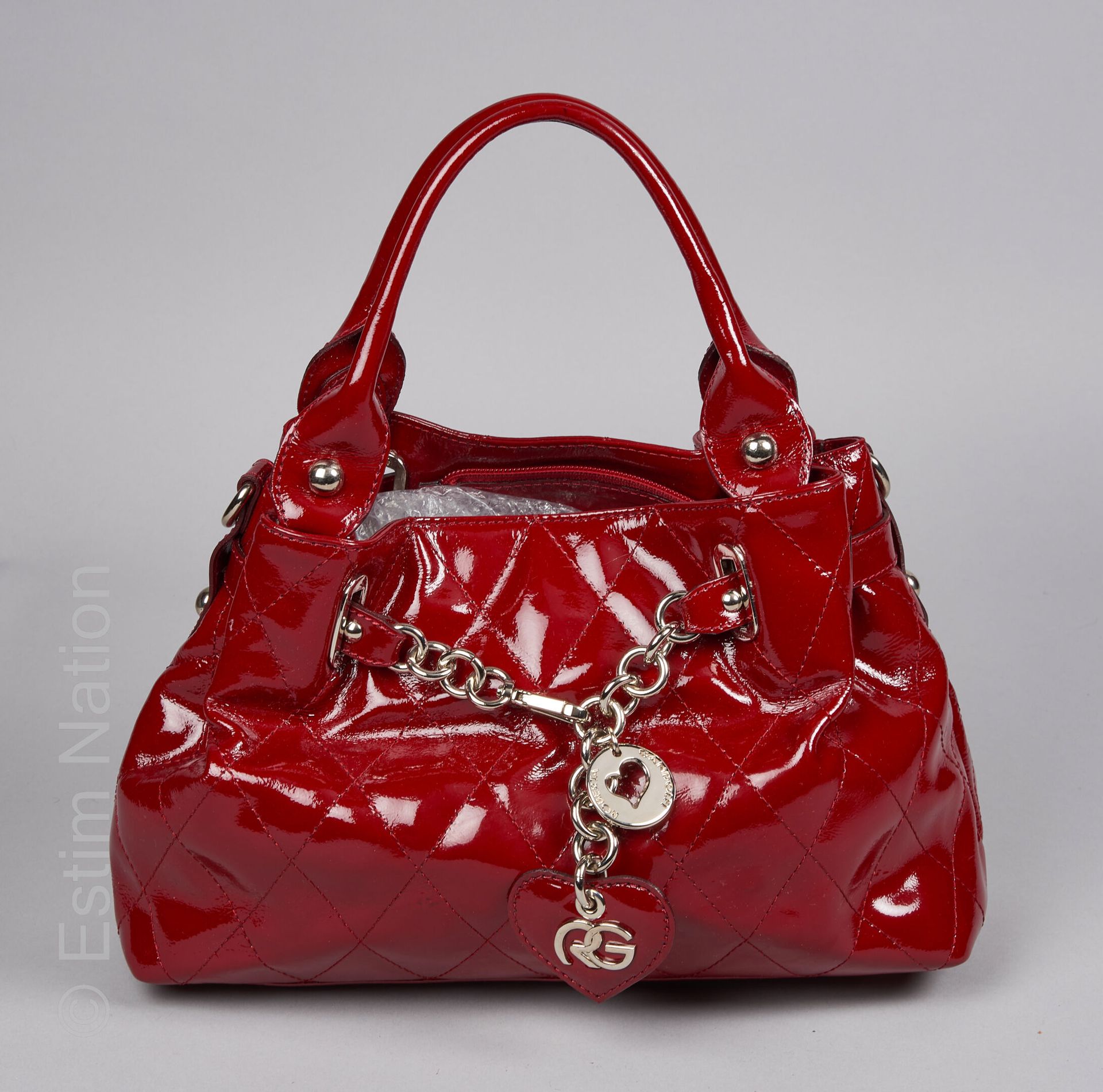 ROBERTA GANDOLFI SAC en simili cuir verni rouge, garniture chromée (20 x 33 x 12&hellip;