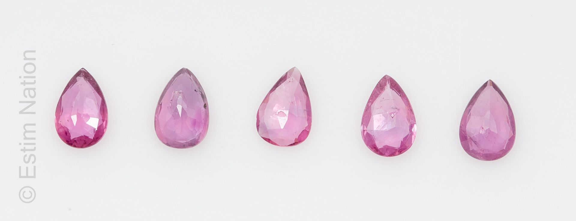 CINQ RUBIS Lot of 5 faceted pear-shaped rubies. Total weight: 1.99 carat approxi&hellip;