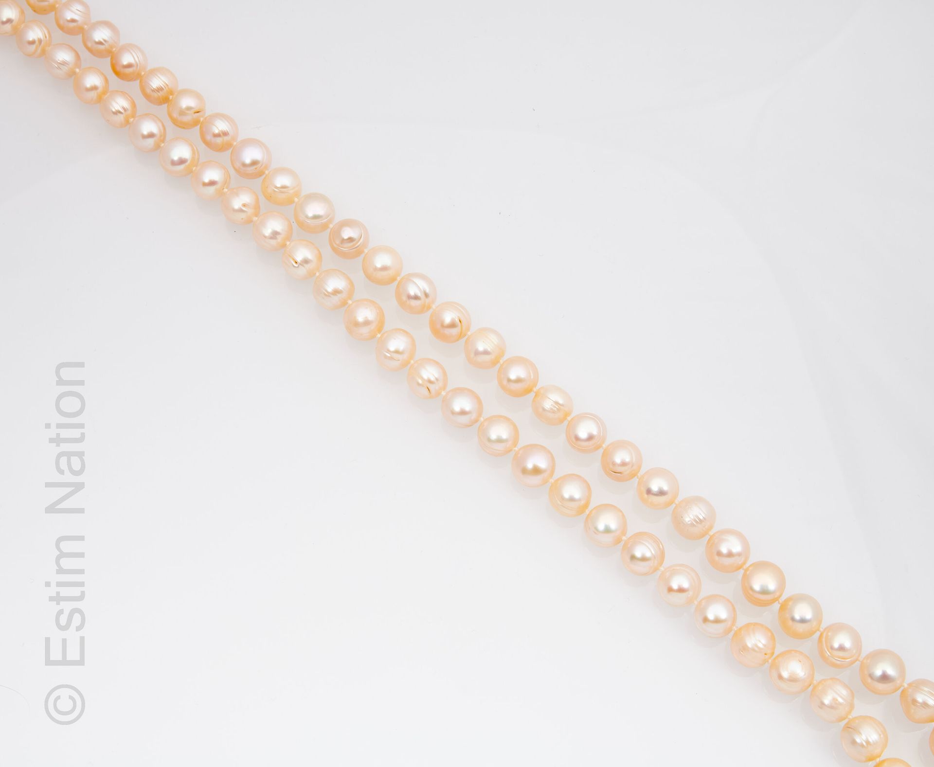 SAUTOIR PERLES DE CULTURE D'EAU DOUCE 白色淡水珍珠项链。银扣（925千分之一）。占用了白色的棉线。珍珠的直径：大约10毫米&hellip;