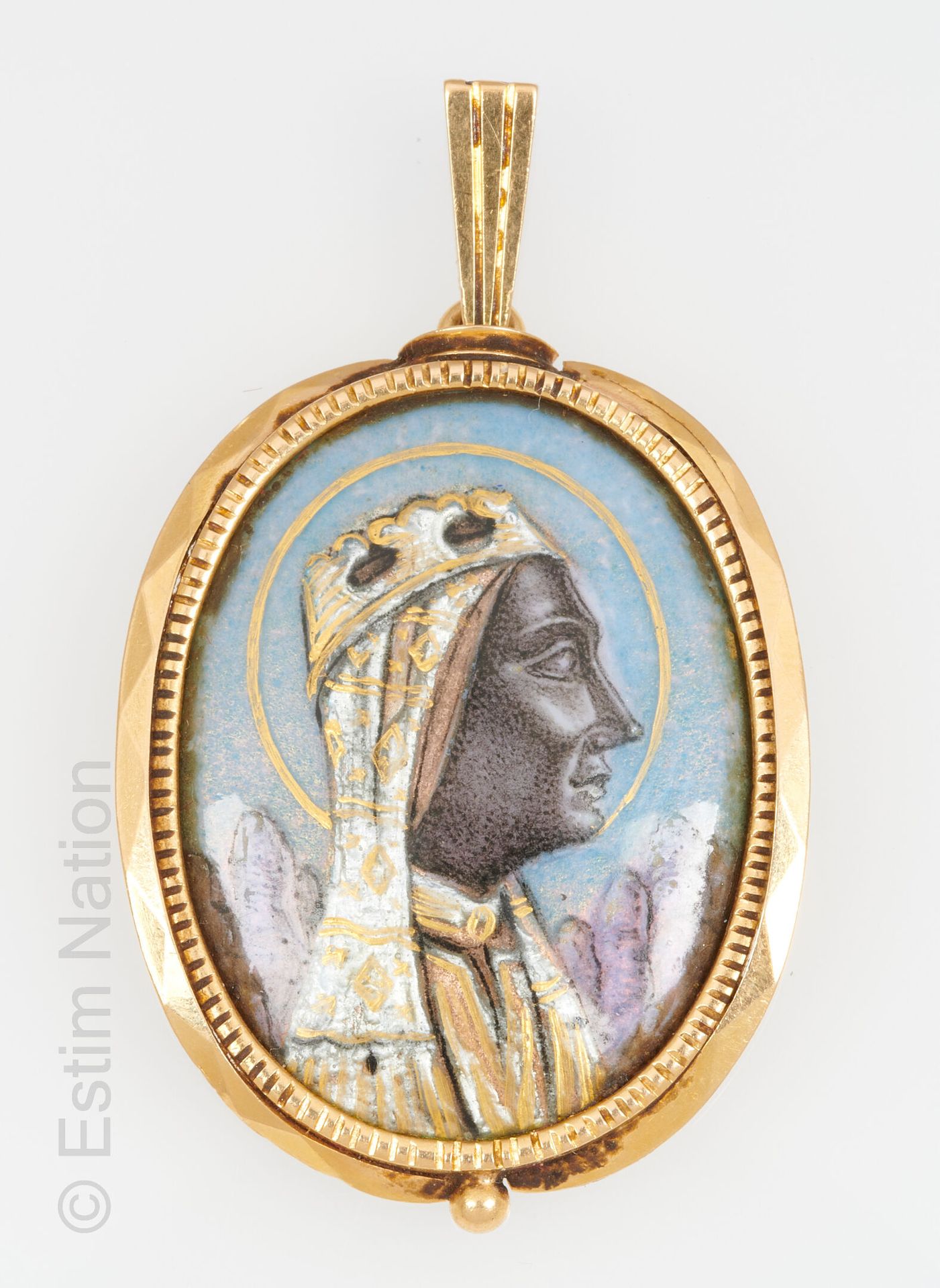 PENDENTIF ÉMAILLÉ ET OR JAUNE Pendentif en or jaune 18K (750 millièmes) orné d'u&hellip;