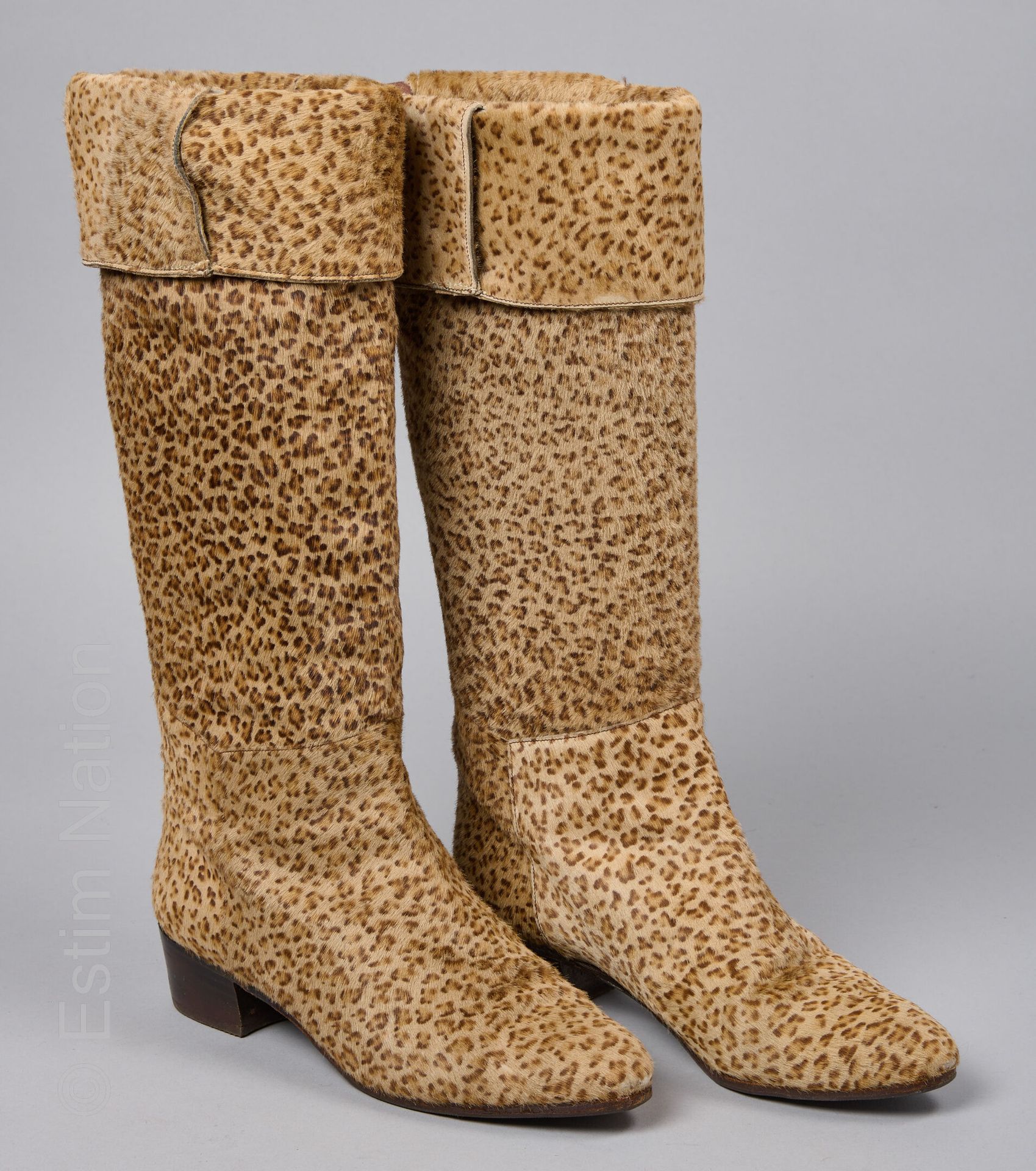 LAURENT MERCADAL VINTAGE PAR DE BOTAS con puño en becerro manchado (aprox. P 36)&hellip;