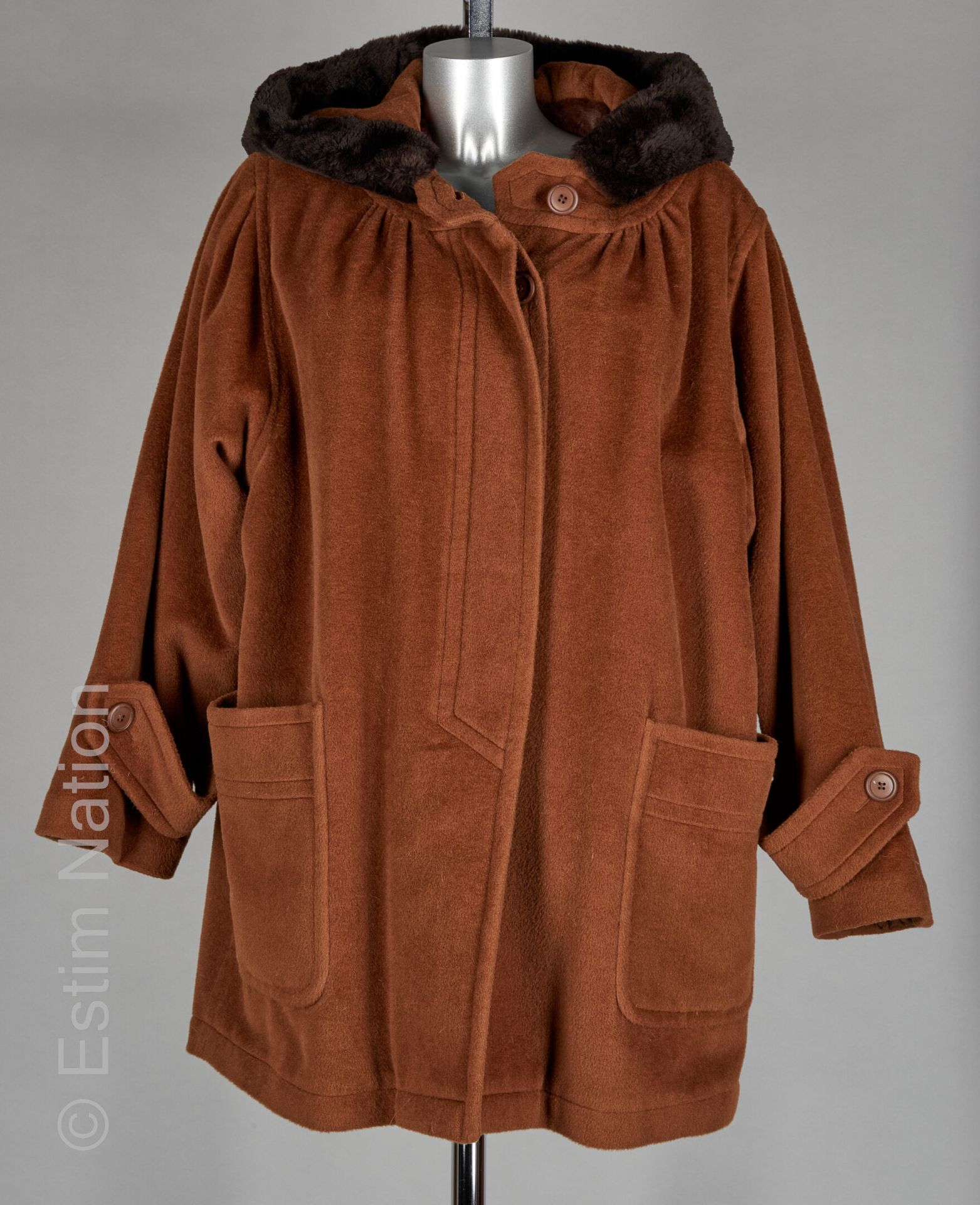 YVES SAINT LAURENT FOURRURES (MANQUE GRIFFE) Camel wool and cashmere hooded PELI&hellip;
