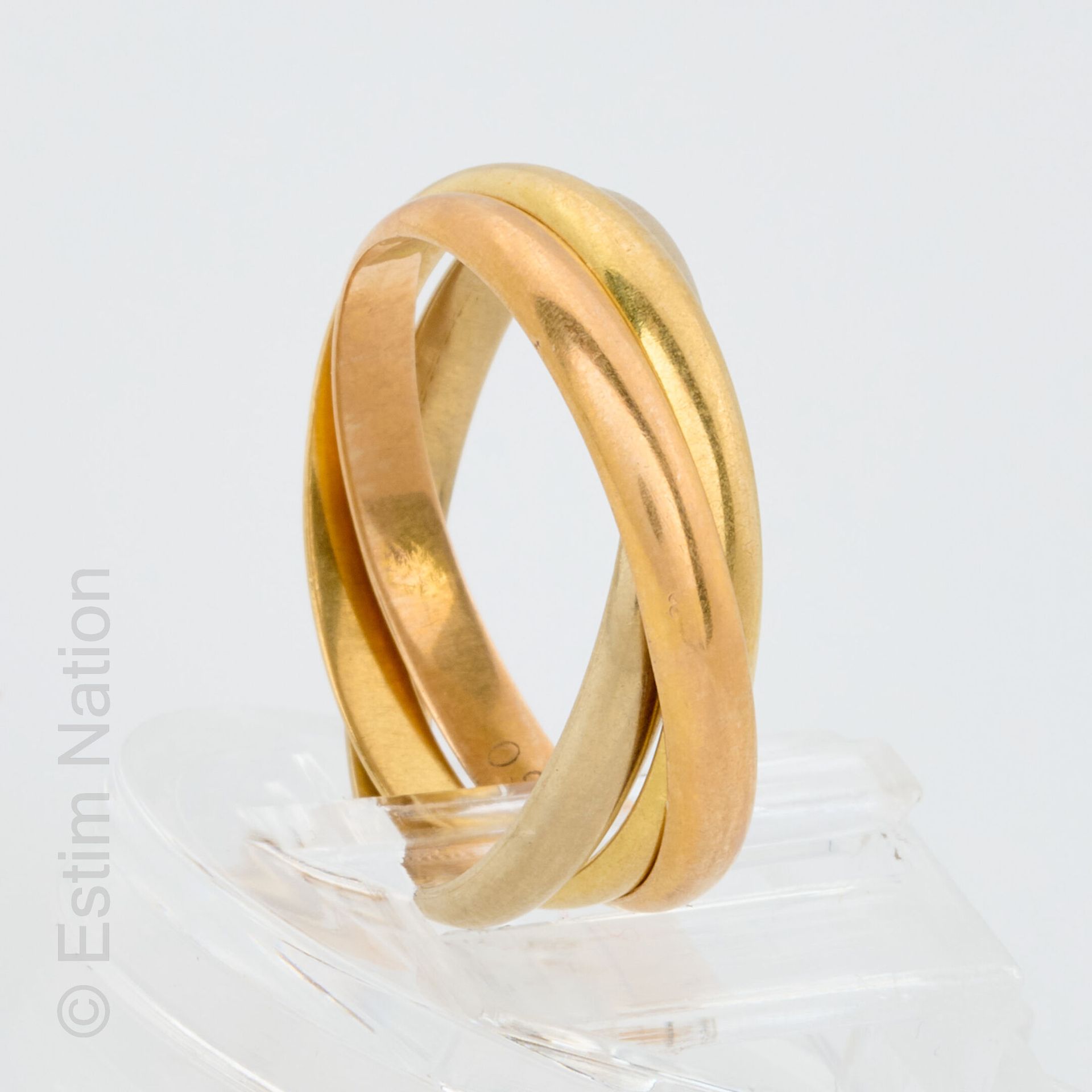 BAGUE TROIS ANNEAUX ORS 三色18K金戒指（750千分之一）。手指尺寸：48。 卡地亚风格。 
毛重：3.9克。