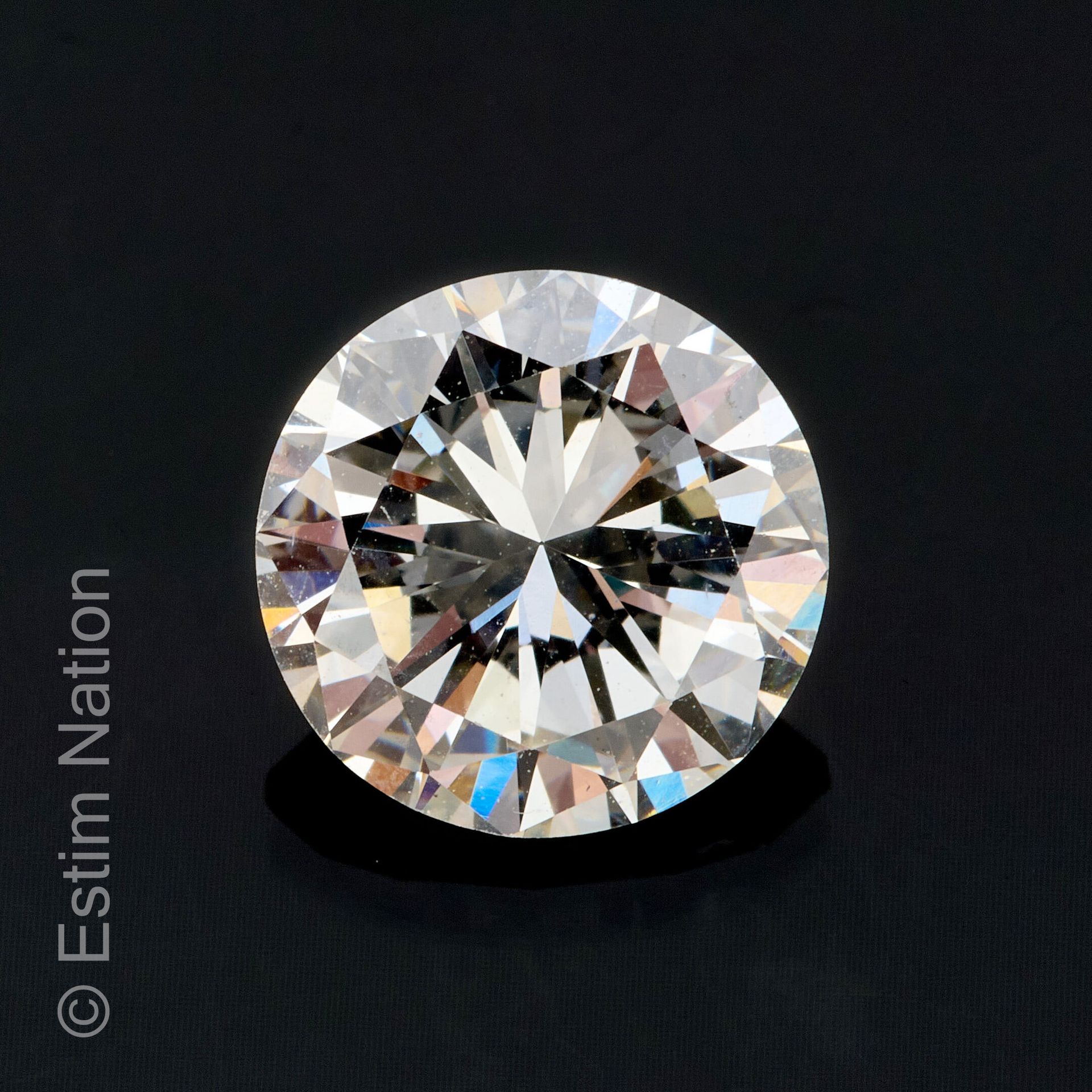 SOLITAIRE 1.50 CARAT 18K白金（千分之七十五）单钻戒指，爪镶1.50克拉明亮式切割钻石（尺寸：7.48 - 7.55 x 4.39 mm）&hellip;
