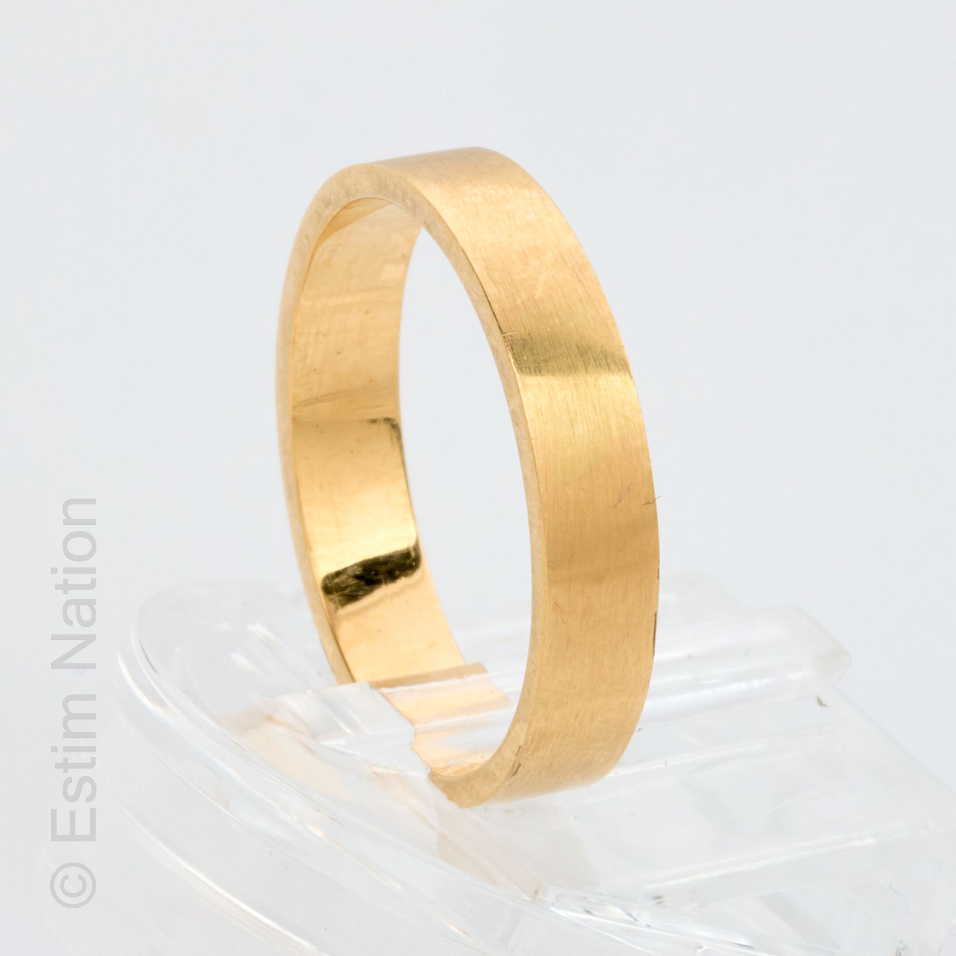 ALLIANCES ET BAGUE OR Lot in yellow and white gold 18K (750 thousandths) compose&hellip;