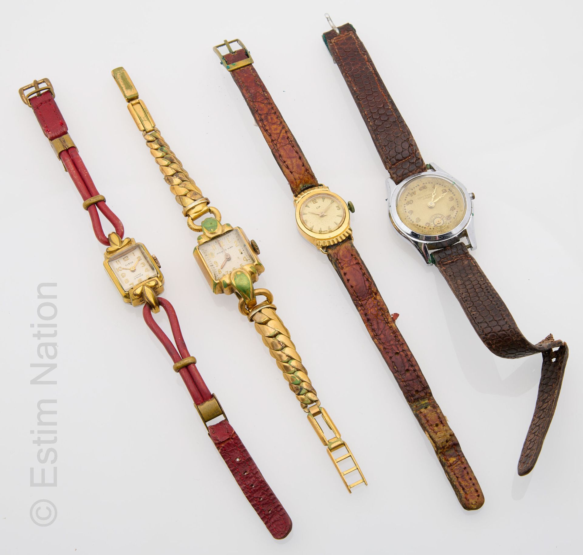 LOT DE MONTRES Una serie di quattro orologi da donna con movimento meccanico a c&hellip;
