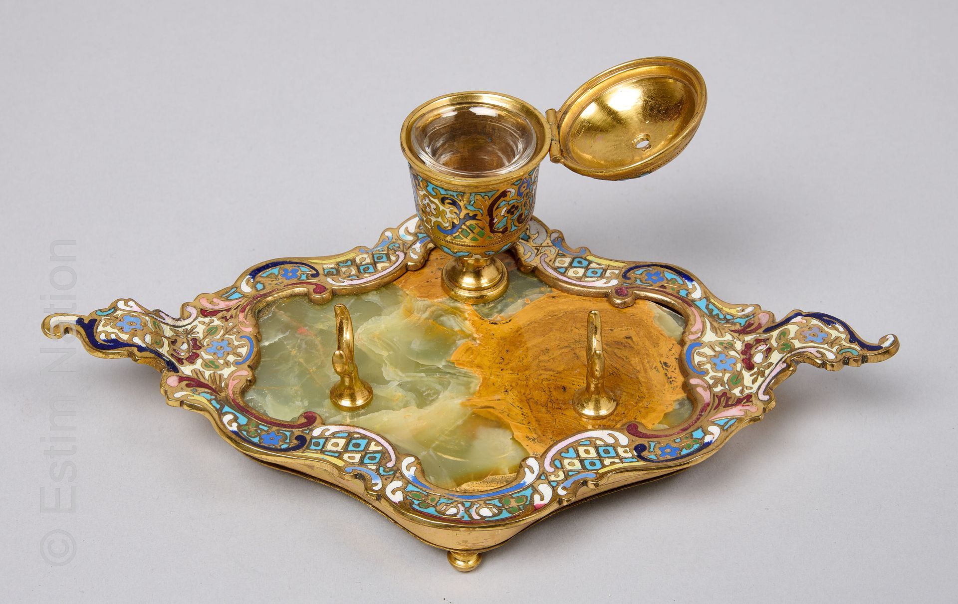 ARTS DECORATIFS - CLOISONNES Charming inkwell in bronze and cloisonné enamels of&hellip;