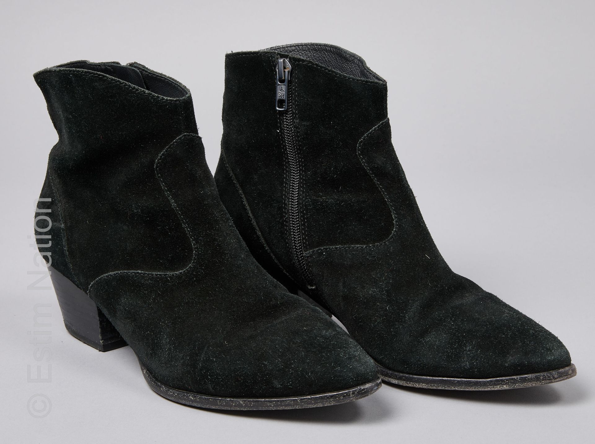 ASH PAIR OF BOOTS in black velvet pig (P 39) (patina and folds of use)