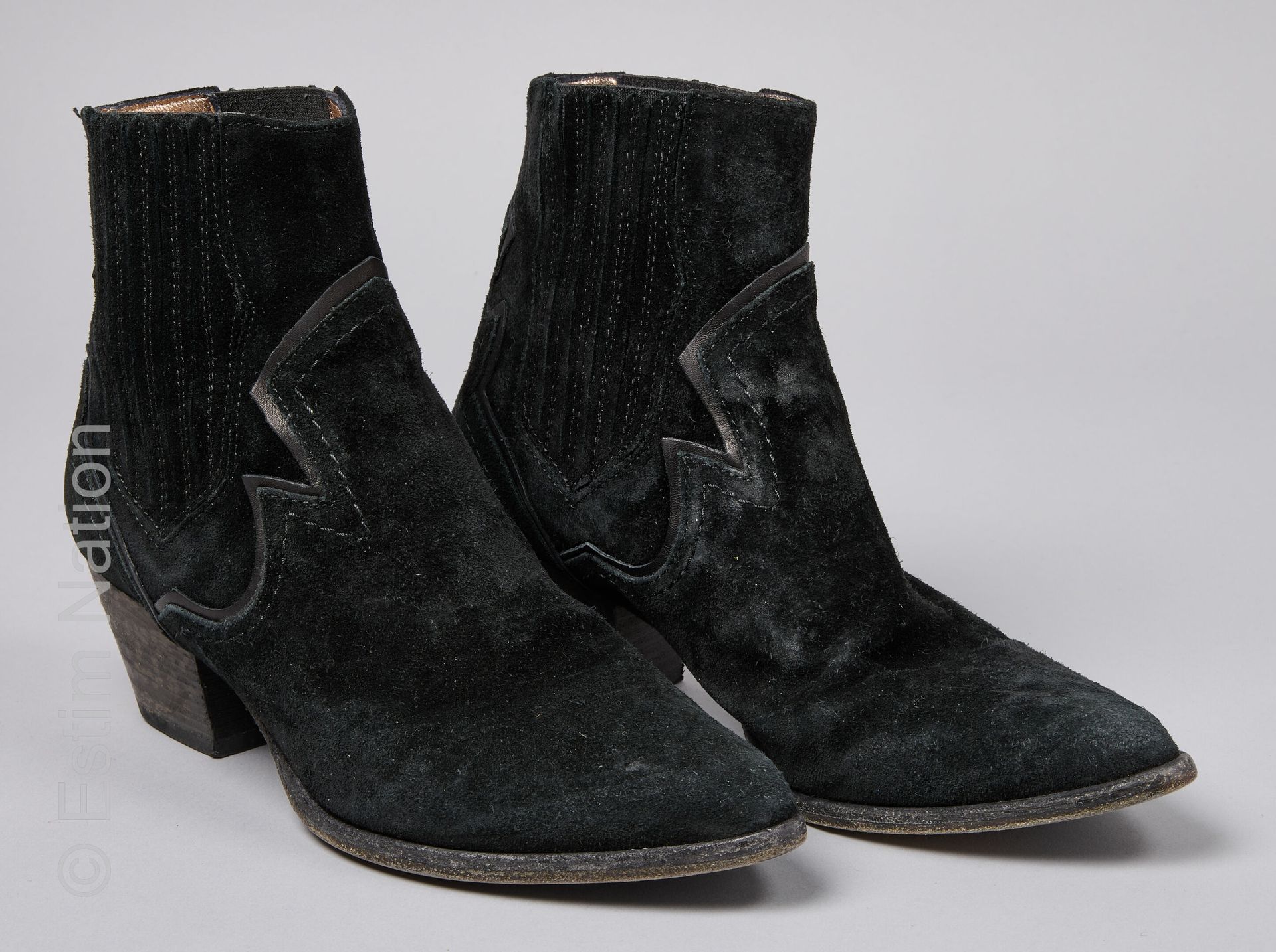 ANNE TUIL 一双黑色的Santiag皮靴（P39）（使用的小痕迹）。