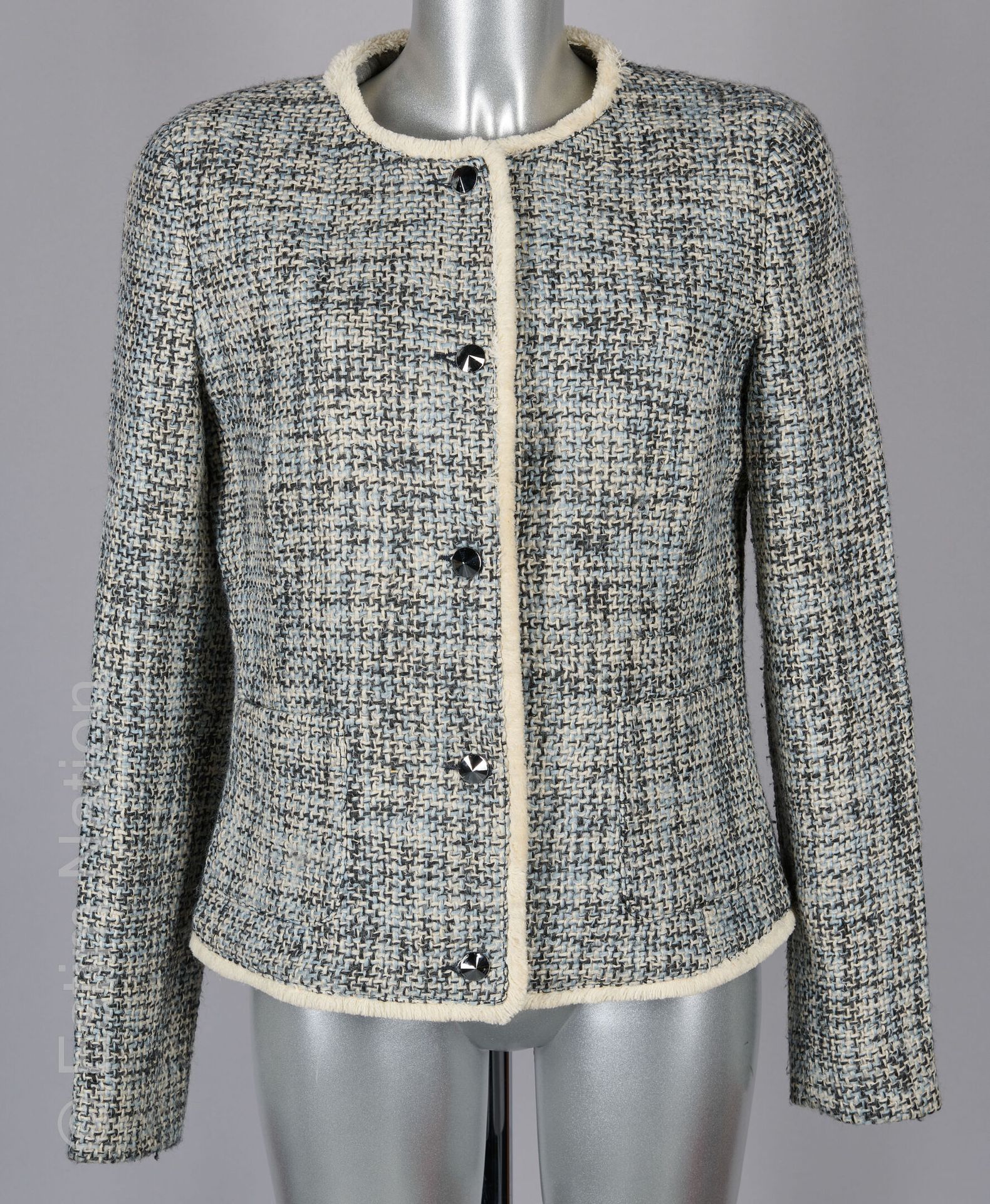 Fancy tweed jacket in blue and beige tones, frayed edges…
