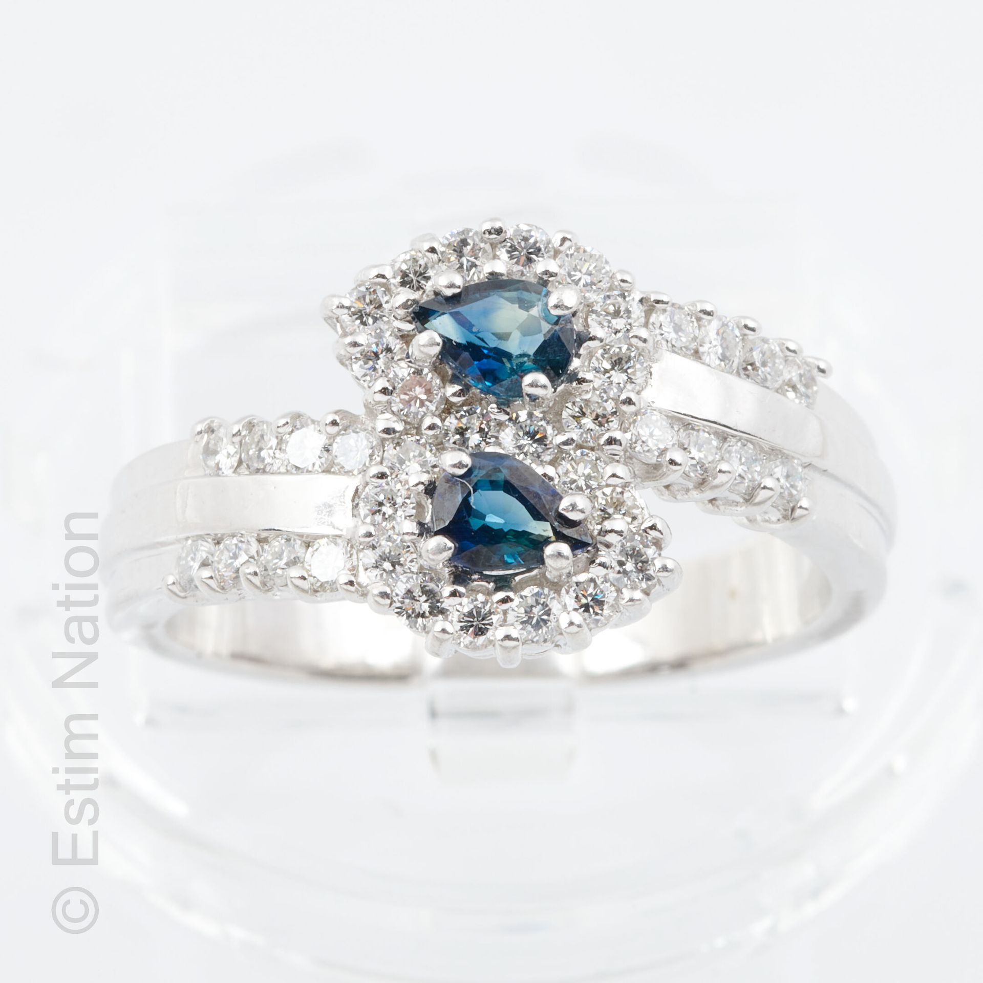 Bague or gris saphir et diamants Ring mit "gekreuzten" Ringen aus 18 Karat Weißg&hellip;