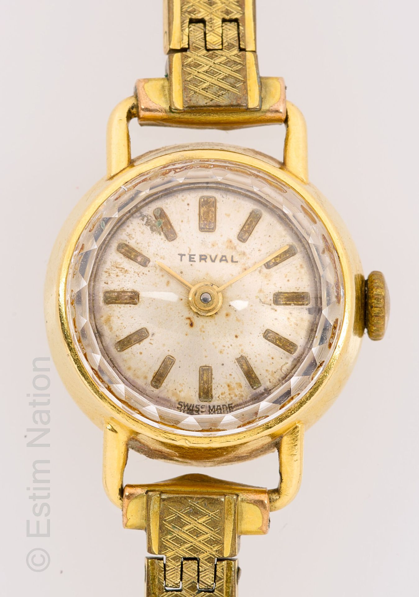 Terval 黄金18K 75万分之一的女士腕表，配备机械机芯。
圆形表壳，镀银的表盘，镀金的金属表带。
毛重：16.6克