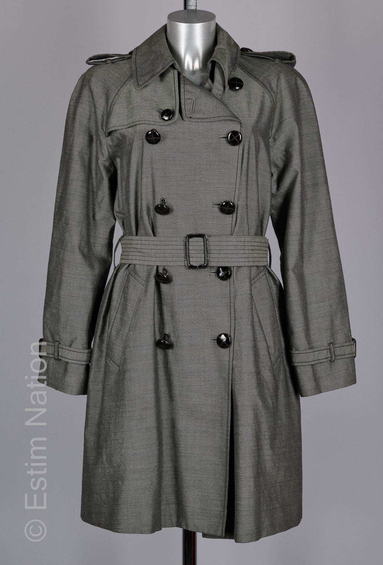 JEAN PAUL GAULTIER FEMME TRENCH en laine chiné gris, double boutonnage en cuir v&hellip;