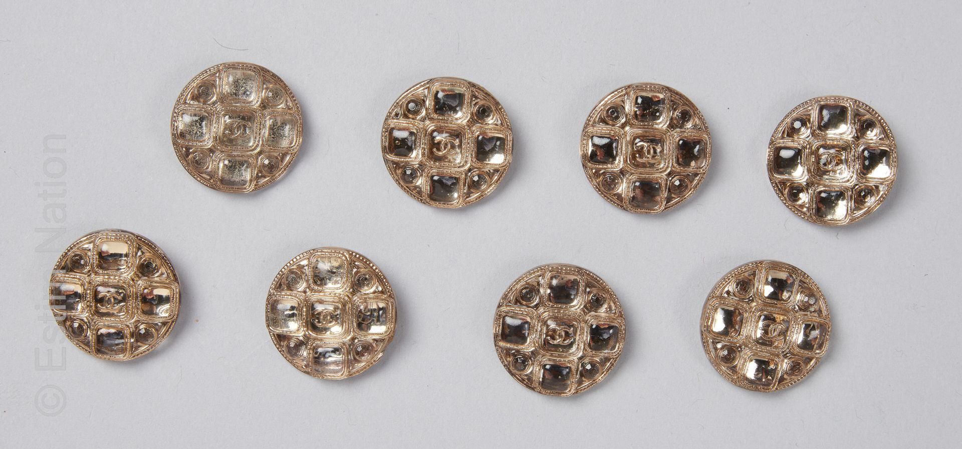 CHANEL SET OF EIGHT BUTTONS in metal and smoked glass cabochons (diam: 2.1 cm) (&hellip;
