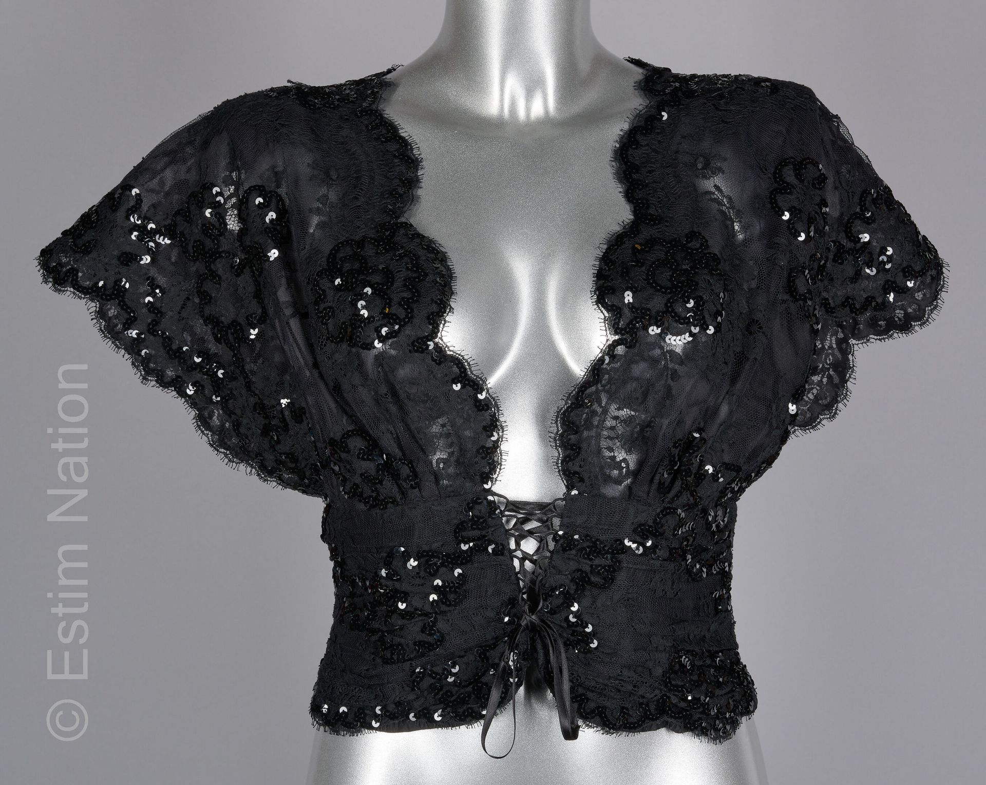 UNGARO PARALLELE 花式蕾丝晚装，用亮片点缀，在胸前交叉，在背后打结（尺寸6，约为S码）。