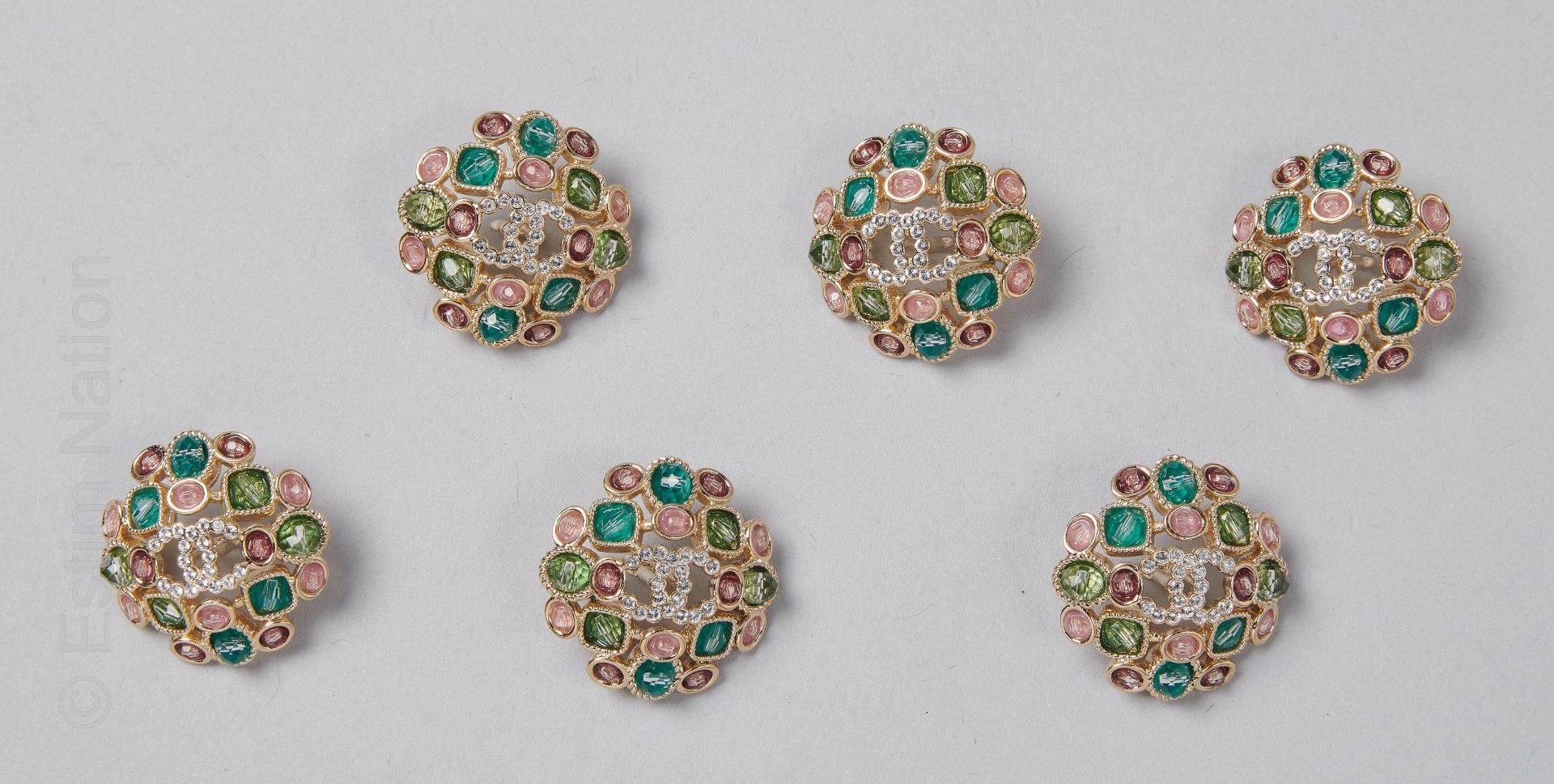 CHANEL SET OF SIX BUTTONS in gilded metal, pastel glass cabochons and rhinestone&hellip;
