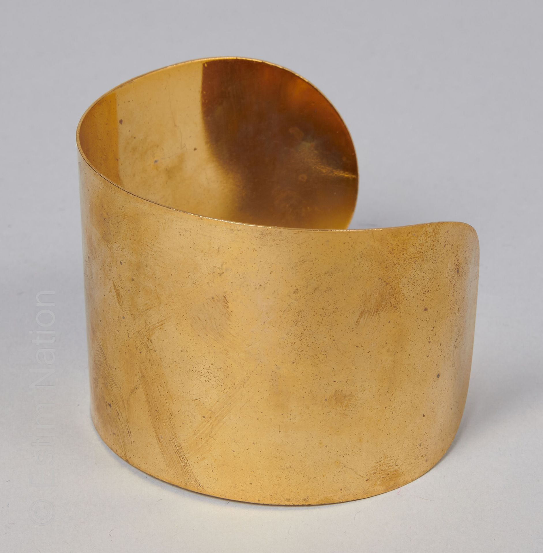 MANCHETTE CUIVRE Copper cuff bracelet. 
Width: 4.5 cm 
(slight oxidation)