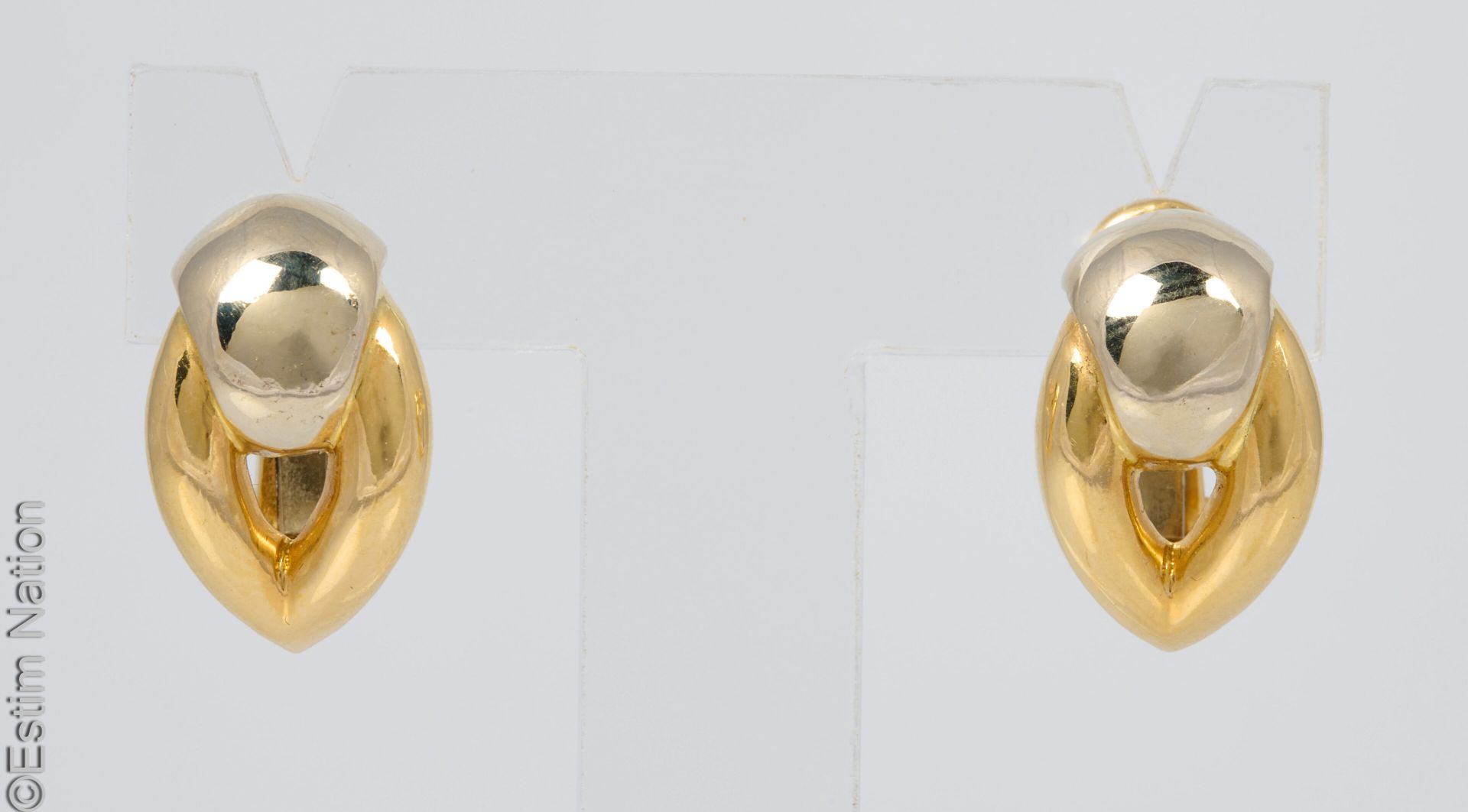 BOUCLES D'OREILLES Paire de boucles d'oreilles ajourées en or jaune 18K (750/°°)&hellip;