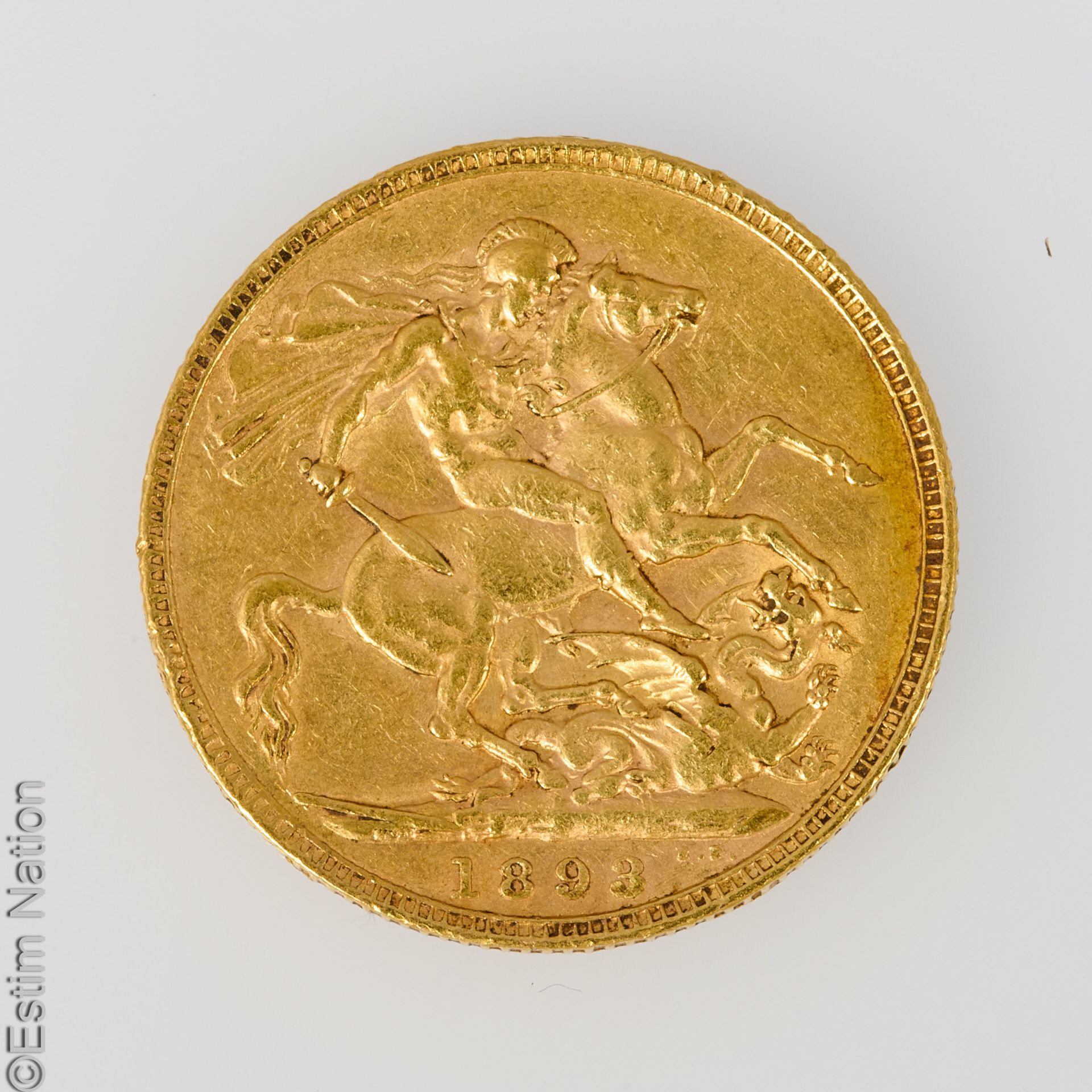 PIECE OR. SOUVERAIN ROYAUME UNI Souverain 916/°° gold coin, Victoria, 1893. 
Gro&hellip;