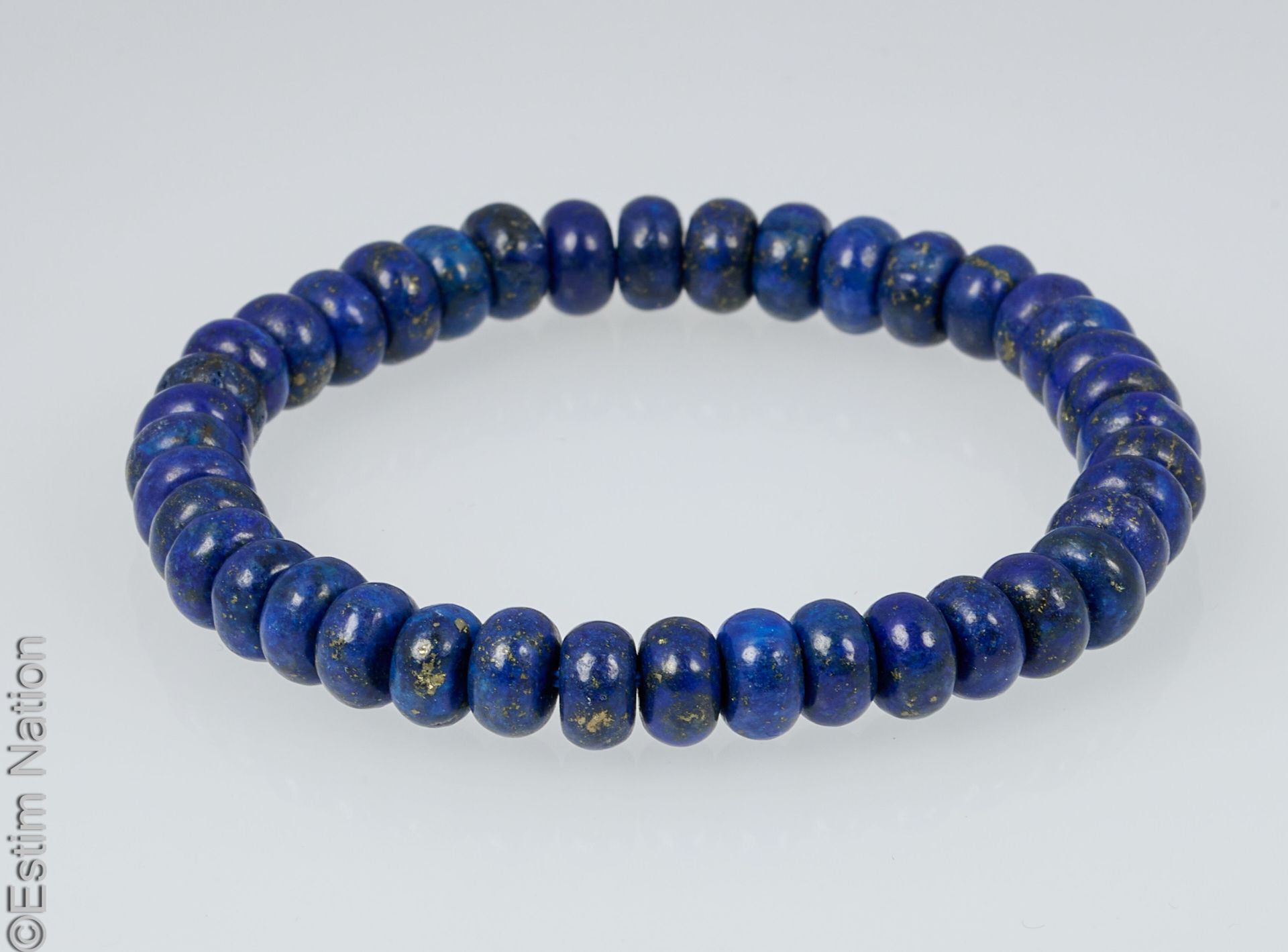 BRACELET LAPIS-LAZULI Bracelet extensible composé de perles plates de lapis-lazu&hellip;