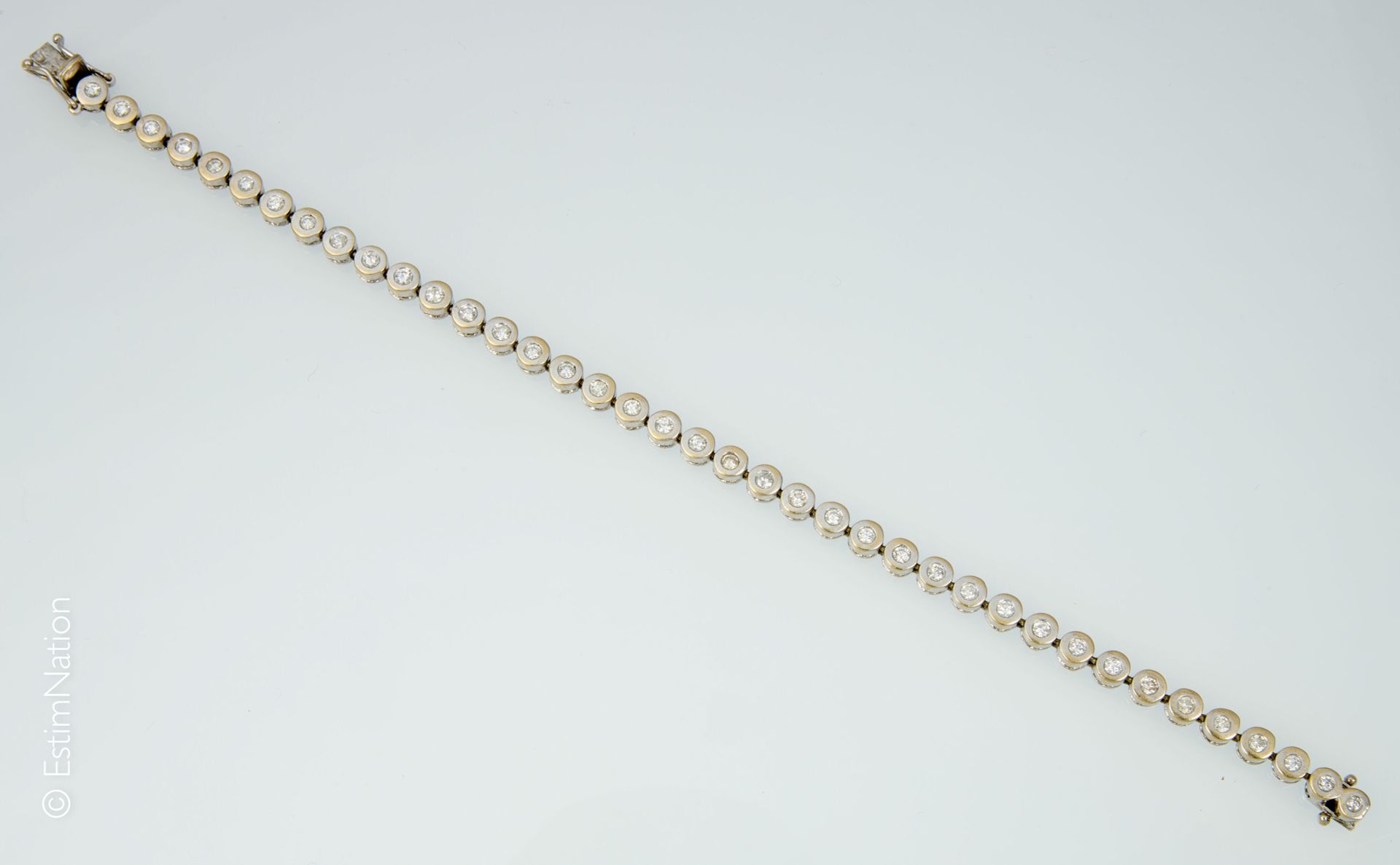 BRACELET LIGNE OR ET DIAMANTS Bracelet ligne en or gris 18K (750 millièmes) enti&hellip;