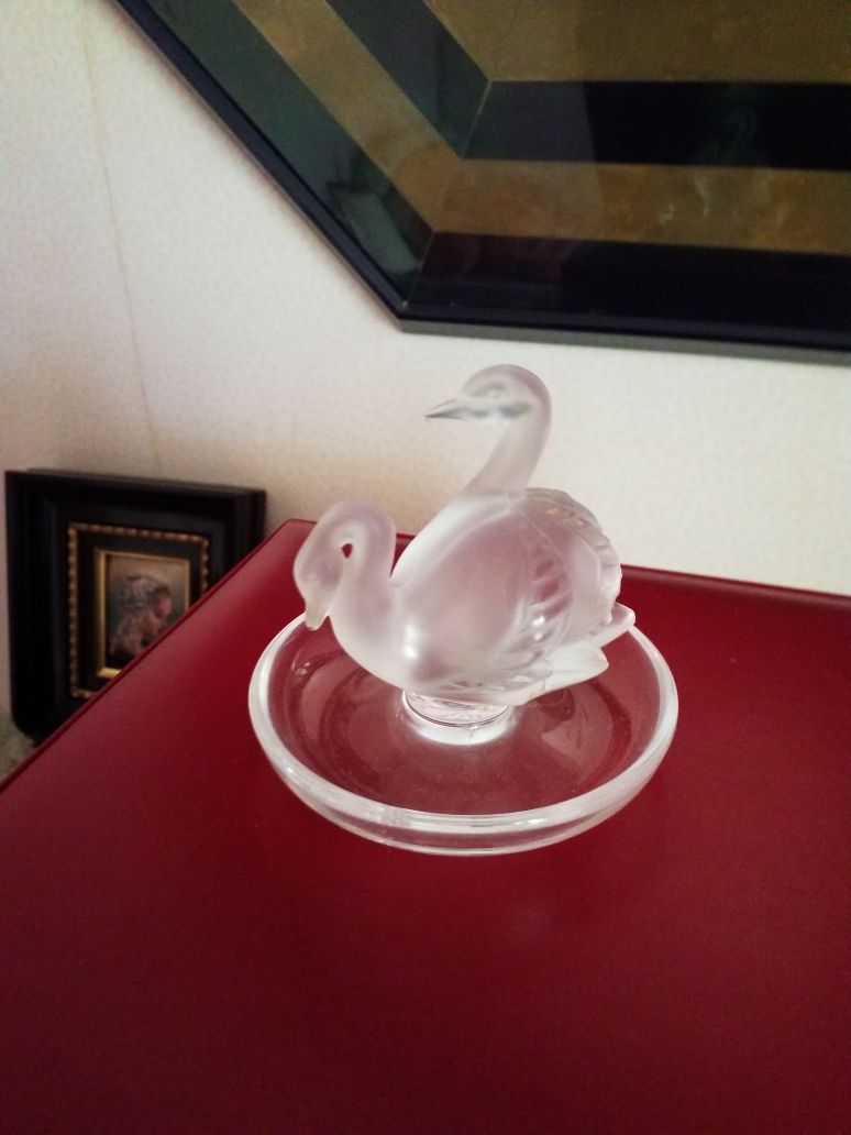 Null Baguier featuring swans and 1 horse in molded glass press, signed Lalique F&hellip;