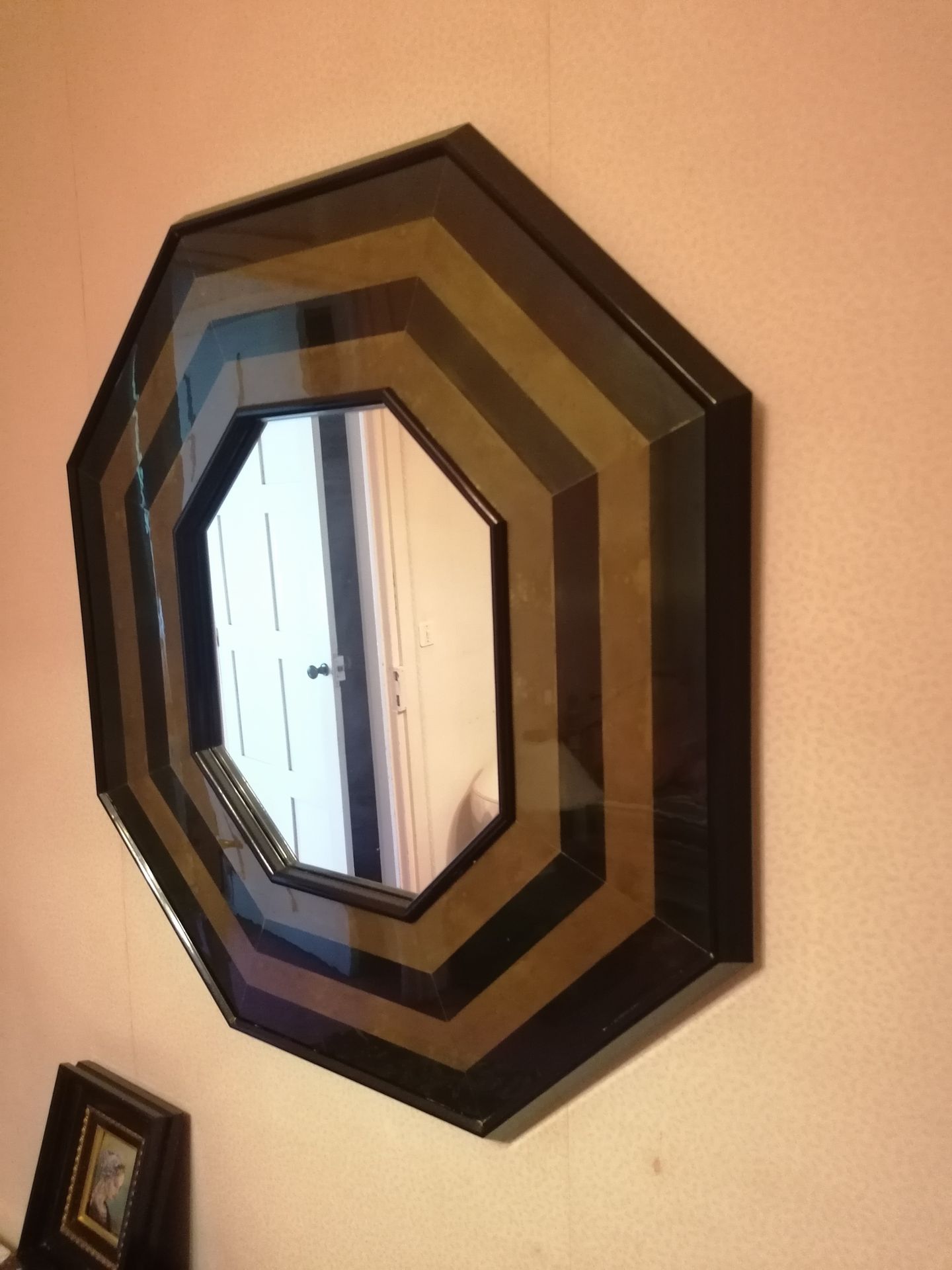 Null 
Spiegel in achteckiger Form.

Maße: 69x74 cm