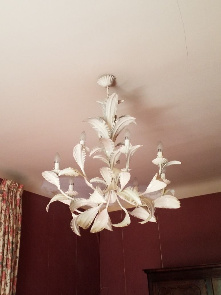Null Chandelier in painted metal with foliage decoration, with 8 arms of lights
&hellip;