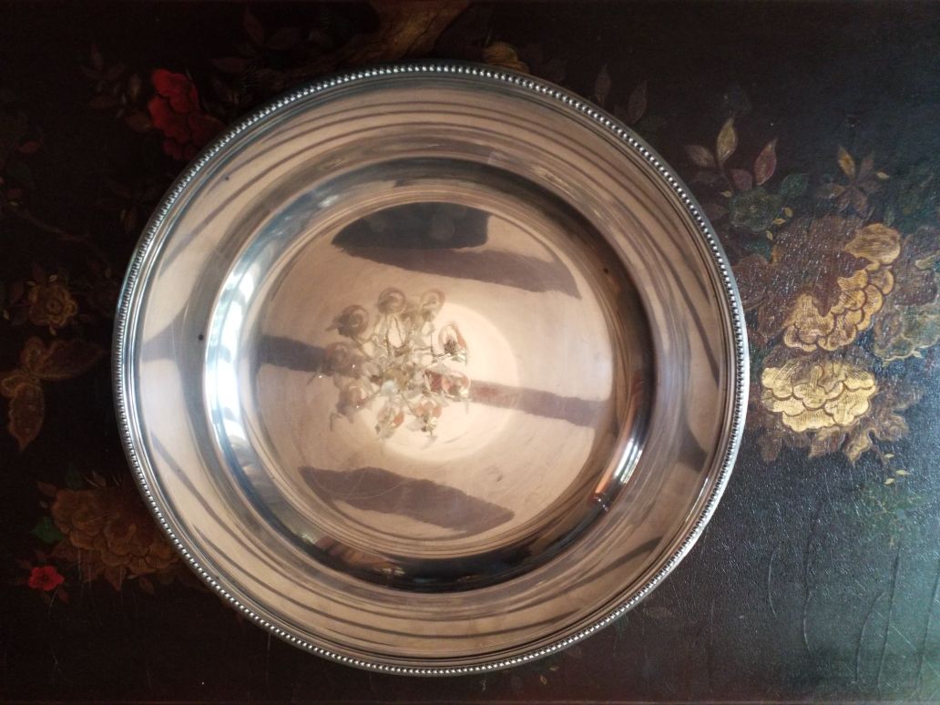 Null Bandeja de plata Christofle con perlas en el borde

Diámetro: 40 cm