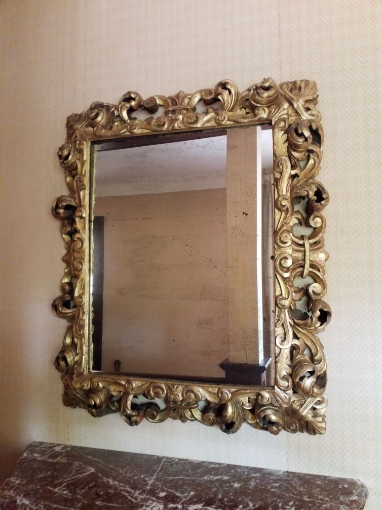 Null 
Rechteckiger Spiegel aus vergoldetem, durchbrochenem Holz mit Akanthusblat&hellip;