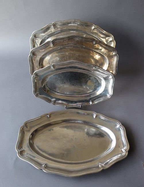 Null CHRISTOFLE

FOUR silver plated serving dishes with scalloped edges, net pat&hellip;