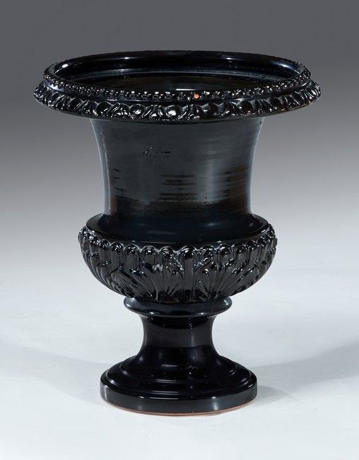 Null 高科协

黑釉赤土的医疗花瓶，有伽德隆装饰。签名。

高60厘米；直径50厘米